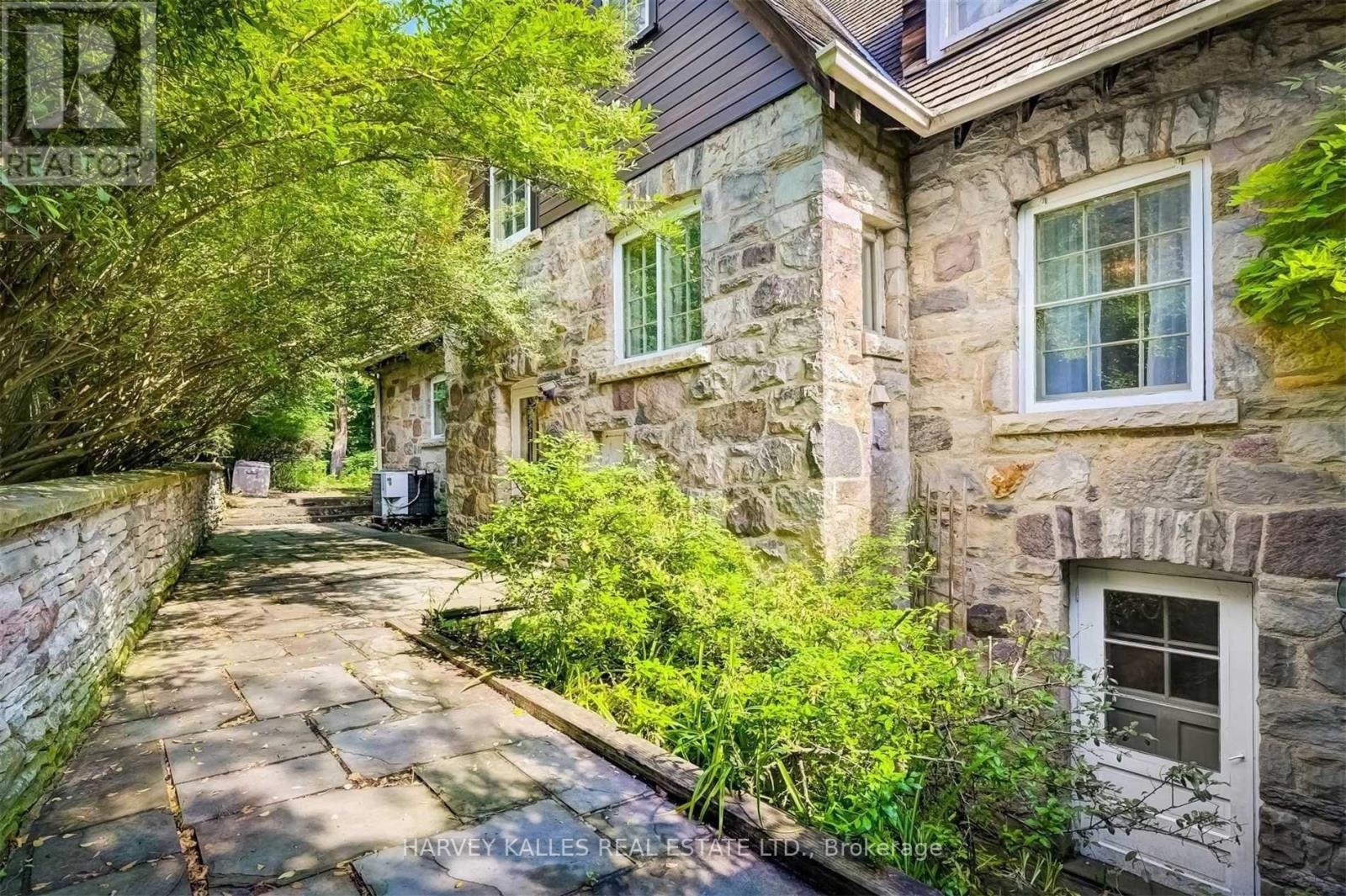 23 Donwoods Drive, Toronto, Ontario  M4N 2E9 - Photo 3 - C13453250