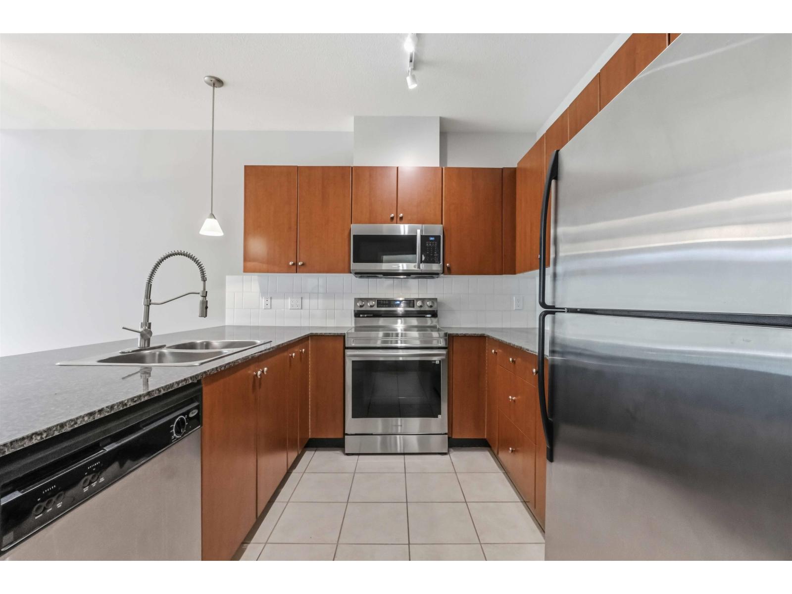 421 15385 101a Avenue, Surrey, British Columbia  V3R 0B4 - Photo 9 - R3136545