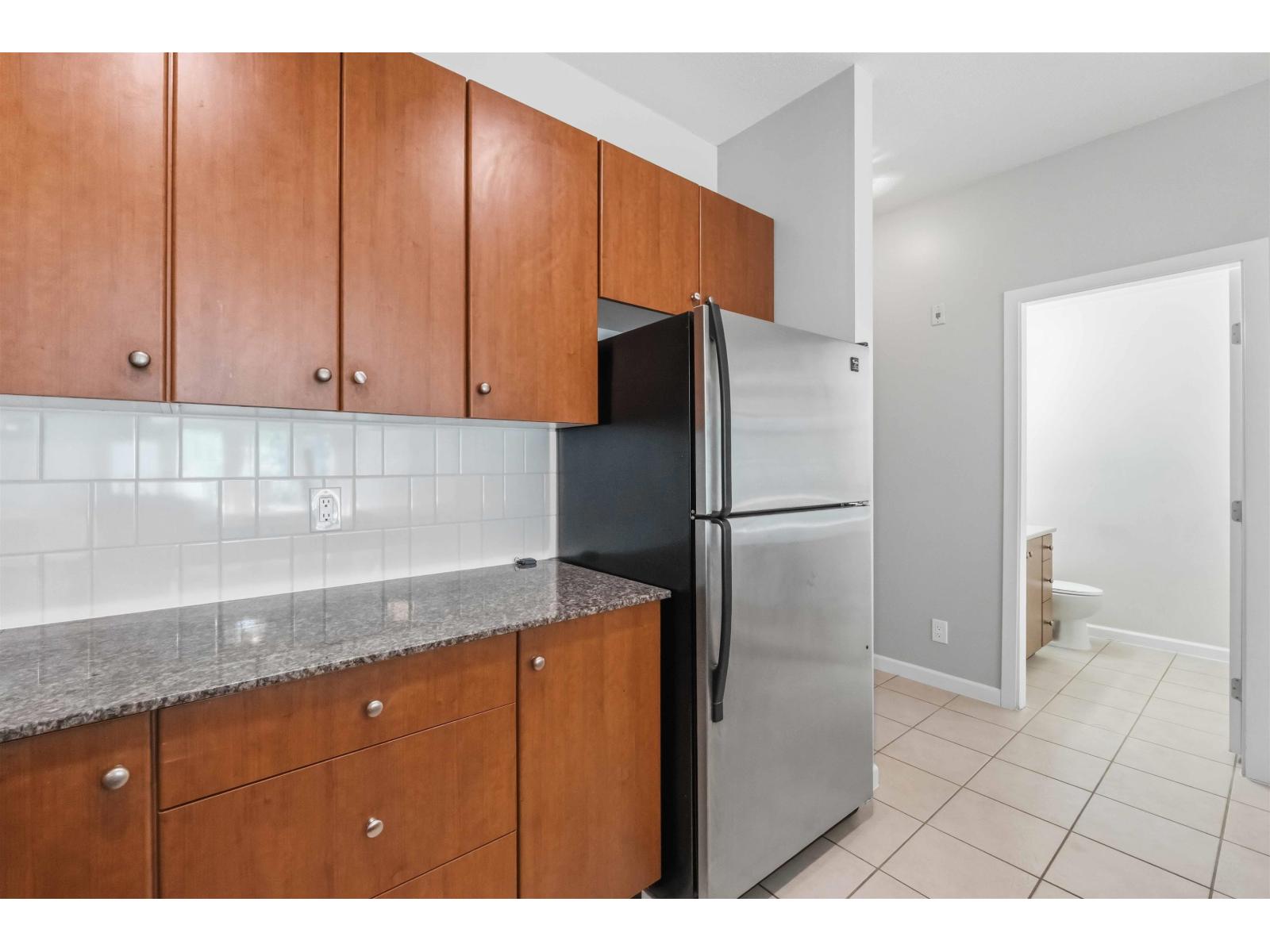 421 15385 101a Avenue, Surrey, British Columbia  V3R 0B4 - Photo 11 - R3136545