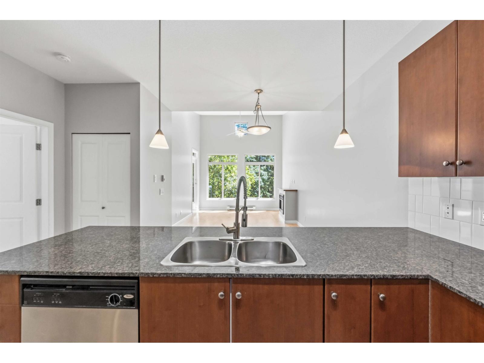 421 15385 101a Avenue, Surrey, British Columbia  V3R 0B4 - Photo 10 - R3136545