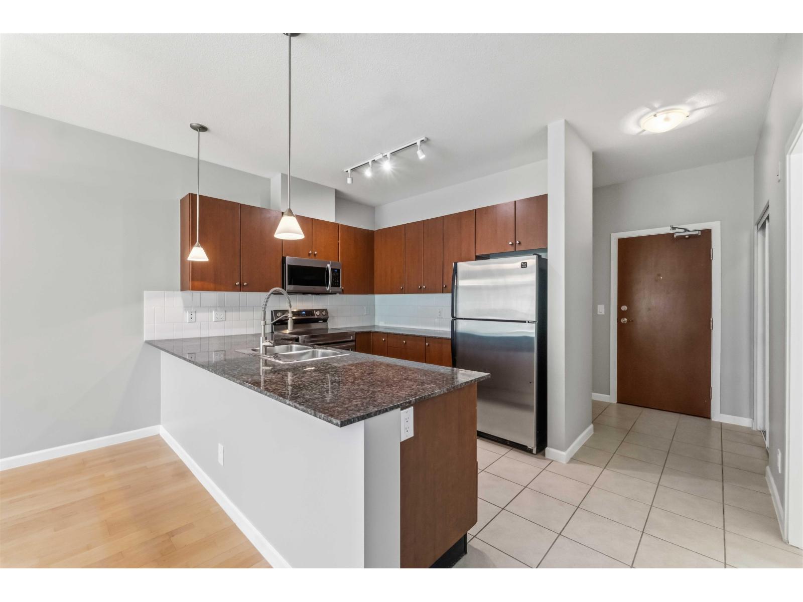 421 15385 101a Avenue, Surrey, British Columbia  V3R 0B4 - Photo 8 - R3136545