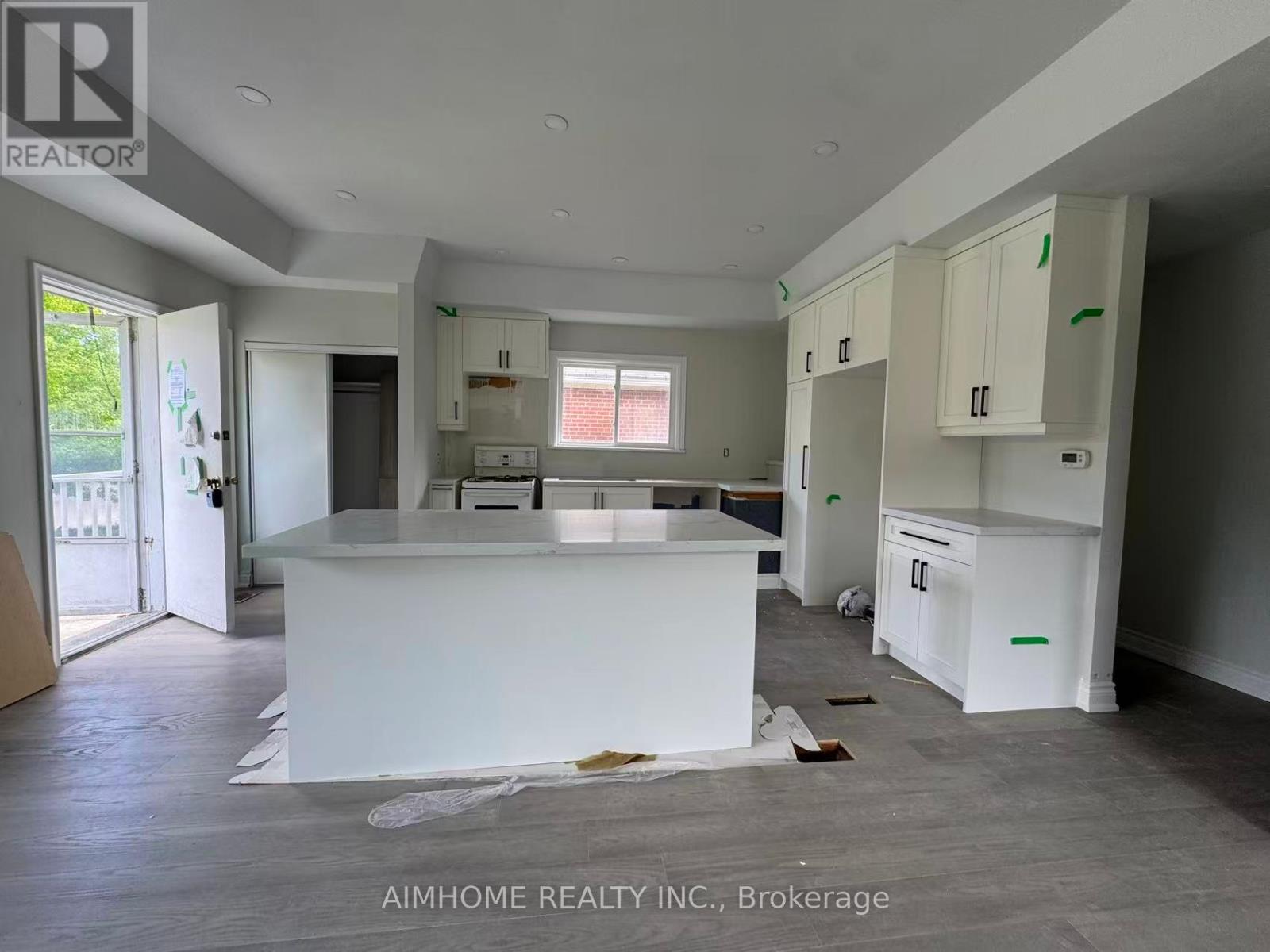 36 MORAINE HILL DRIVE, Toronto, Ontario