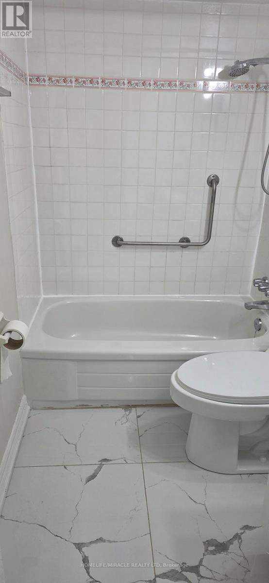 1009 - 1 Massey Square, Toronto, Ontario  M4C 5L4 - Photo 13 - E13453172