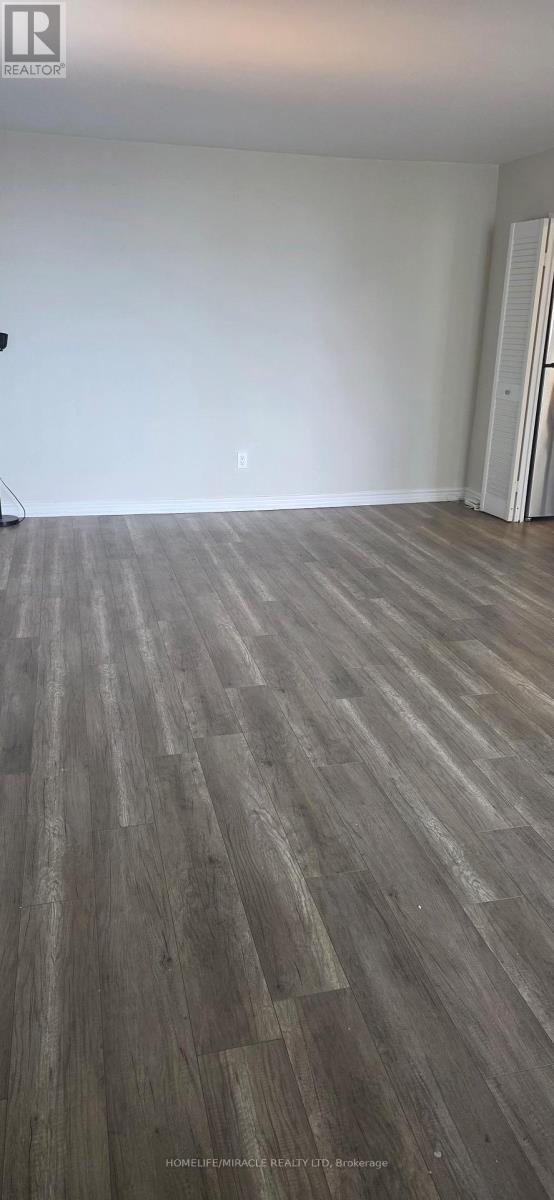 1009 - 1 Massey Square, Toronto, Ontario  M4C 5L4 - Photo 6 - E13453172