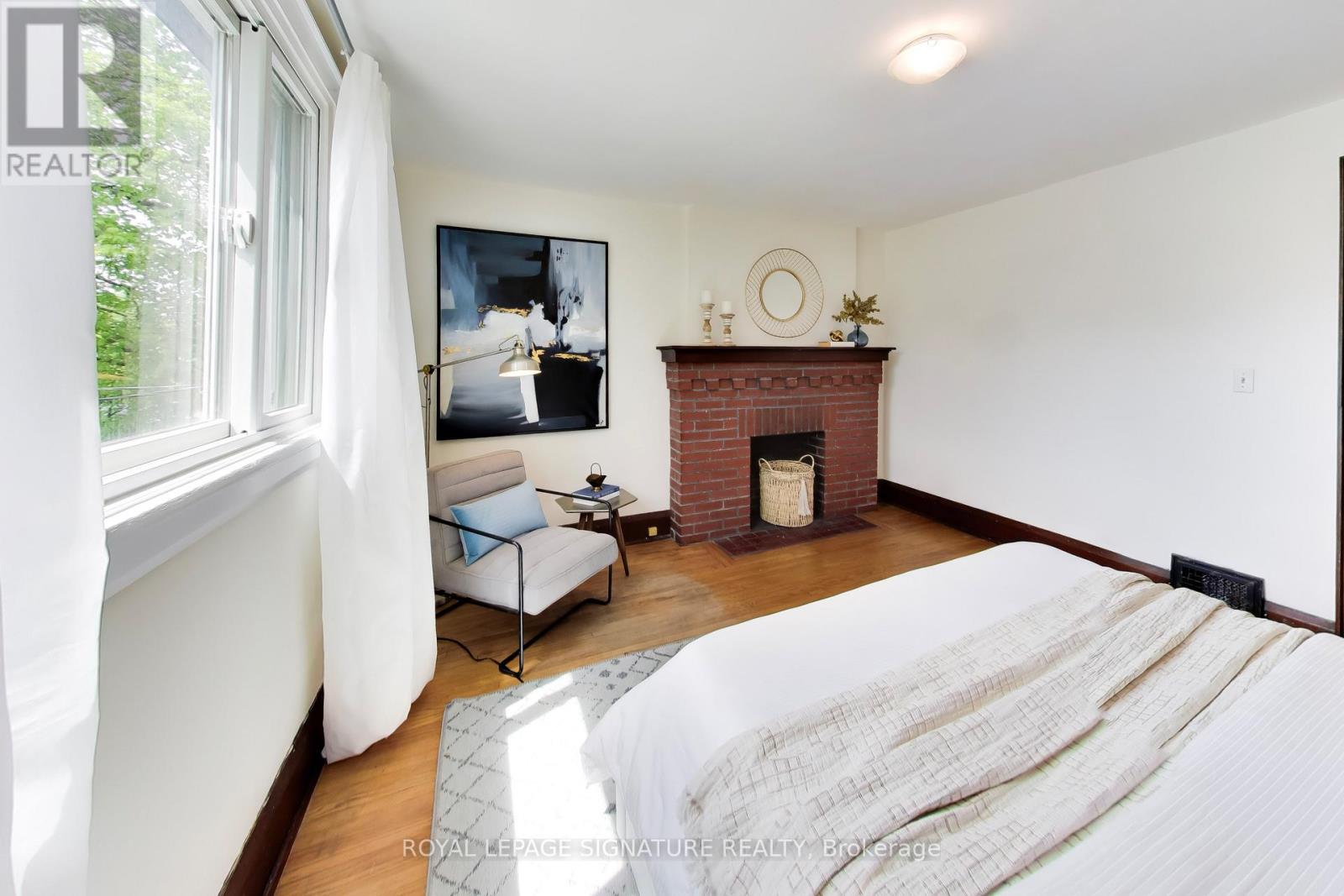 2102 Gerrard Street E, Toronto, Ontario  M4E 2B8 - Photo 10 - E13453176