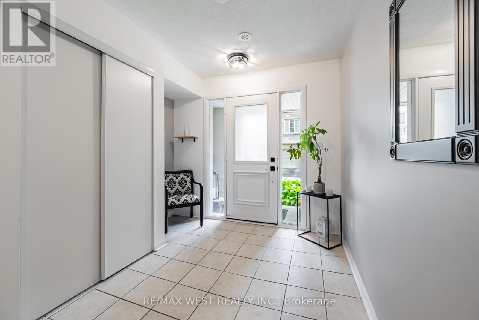1250 St. Martins Drive, Pickering, Ontario  L1W 0A2 - Photo 3 - E13453196