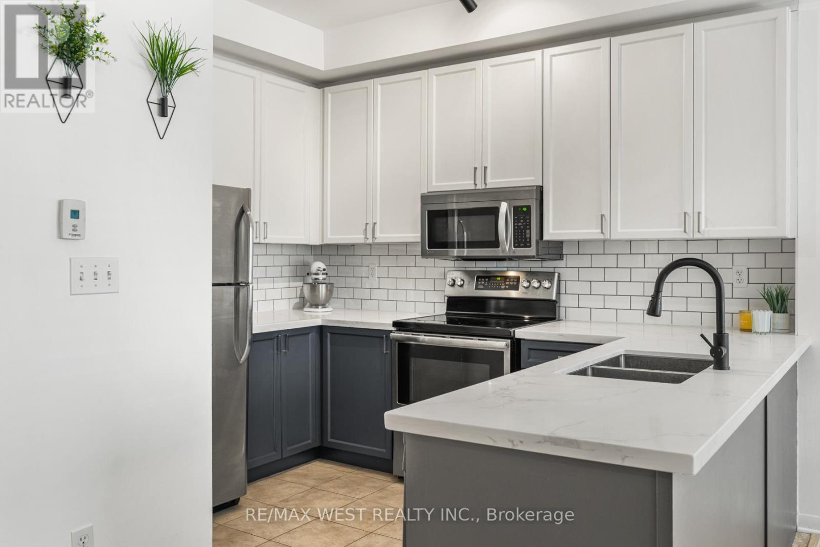 1250 St. Martins Drive, Pickering, Ontario  L1W 0A2 - Photo 5 - E13453196