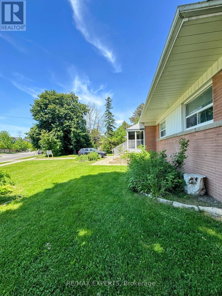 71 Lloyd Manor Road, Toronto, Ontario  M9B 5J2 - Photo 10 - W13453178