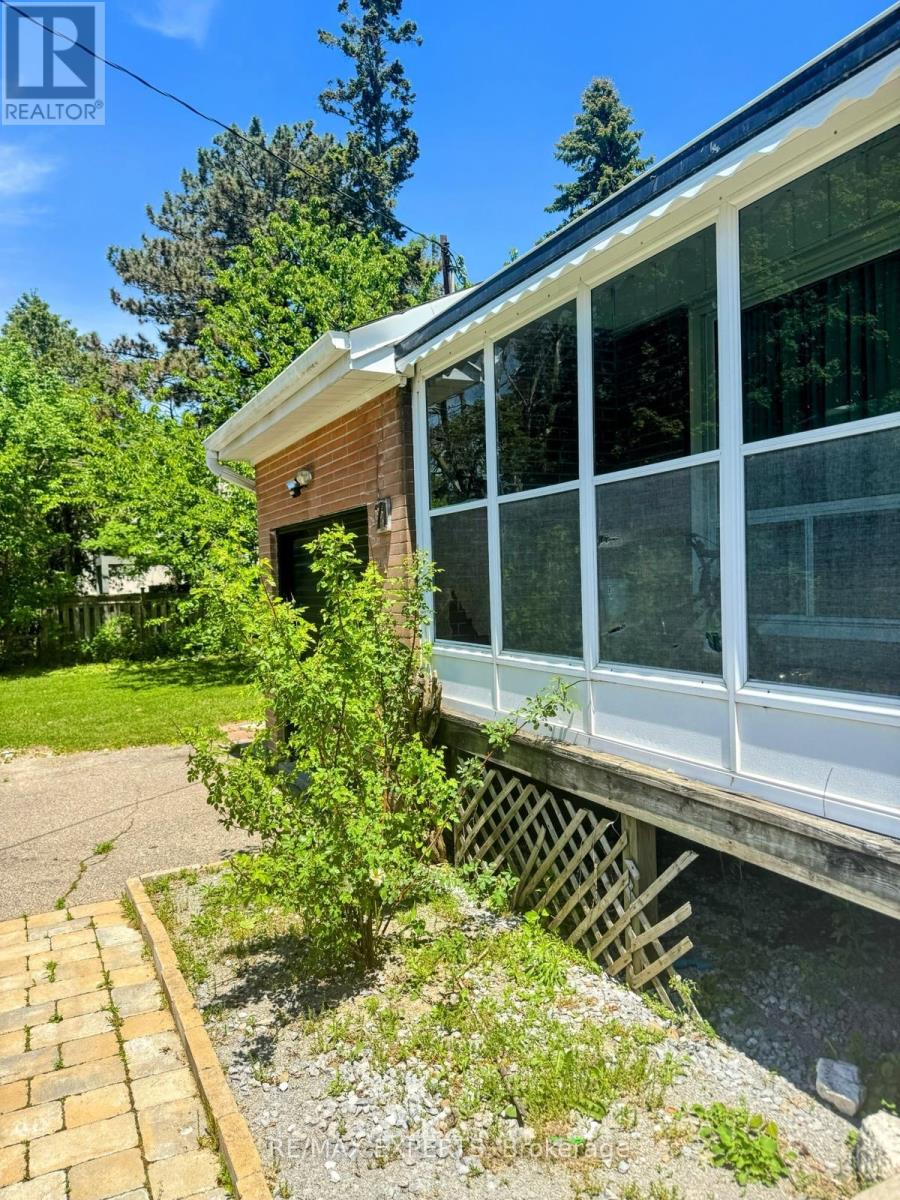71 Lloyd Manor Road, Toronto, Ontario  M9B 5J2 - Photo 12 - W13453178