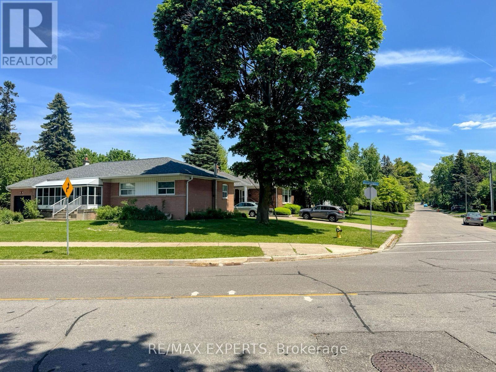 71 Lloyd Manor Road, Toronto, Ontario  M9B 5J2 - Photo 2 - W13453178