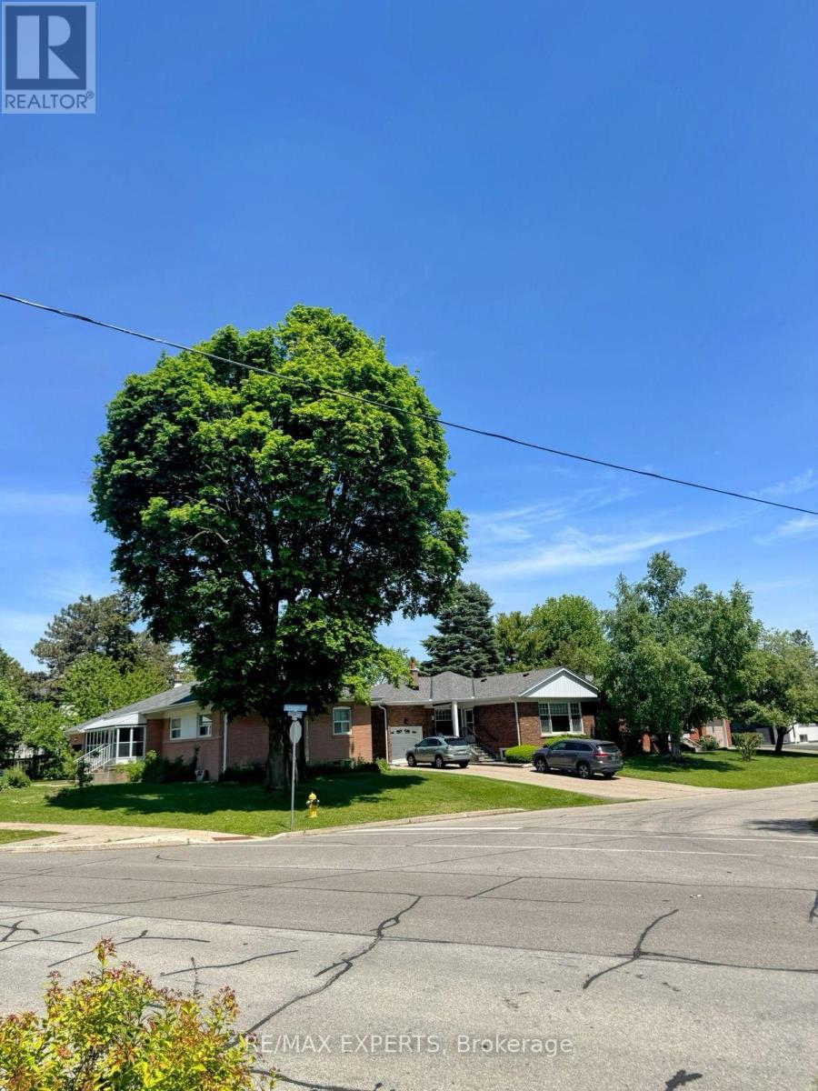 71 Lloyd Manor Road, Toronto, Ontario  M9B 5J2 - Photo 3 - W13453178