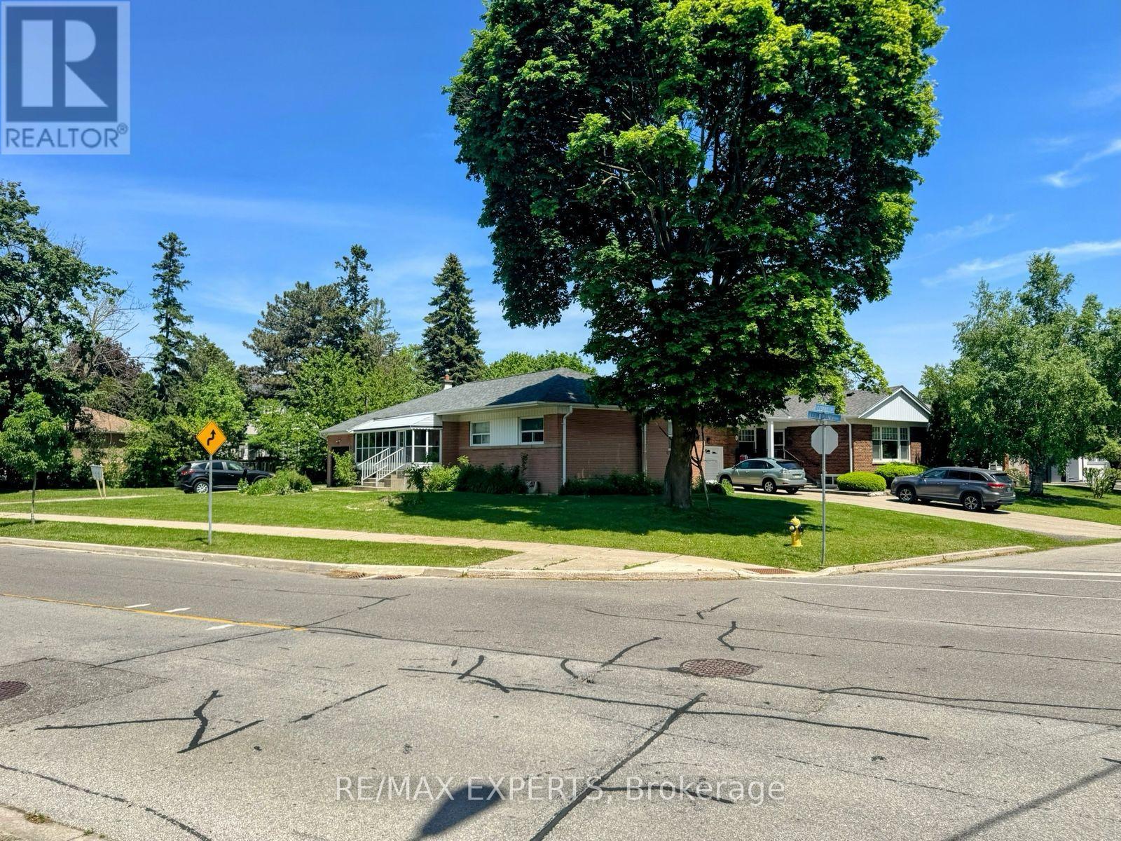 71 Lloyd Manor Road, Toronto, Ontario  M9B 5J2 - Photo 4 - W13453178