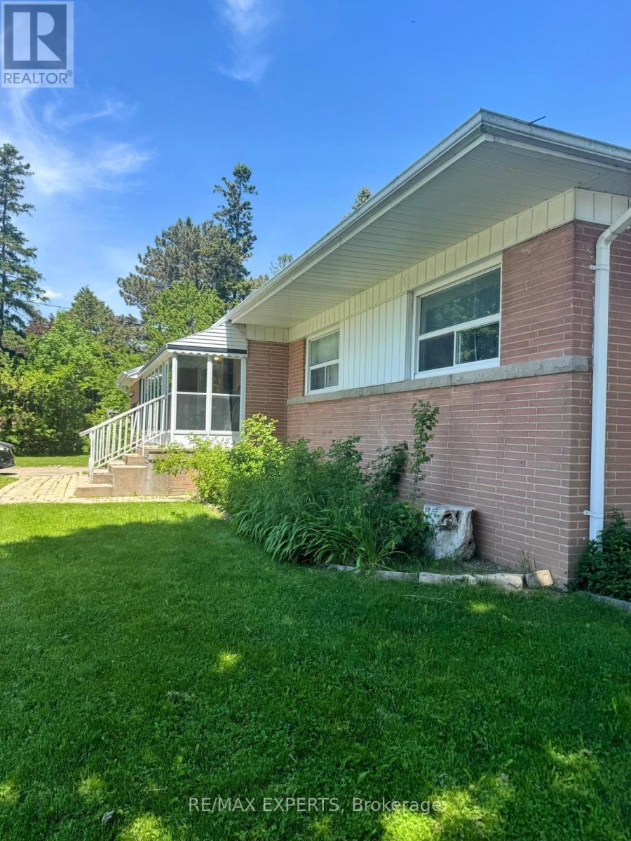 71 Lloyd Manor Road, Toronto, Ontario  M9B 5J2 - Photo 5 - W13453178