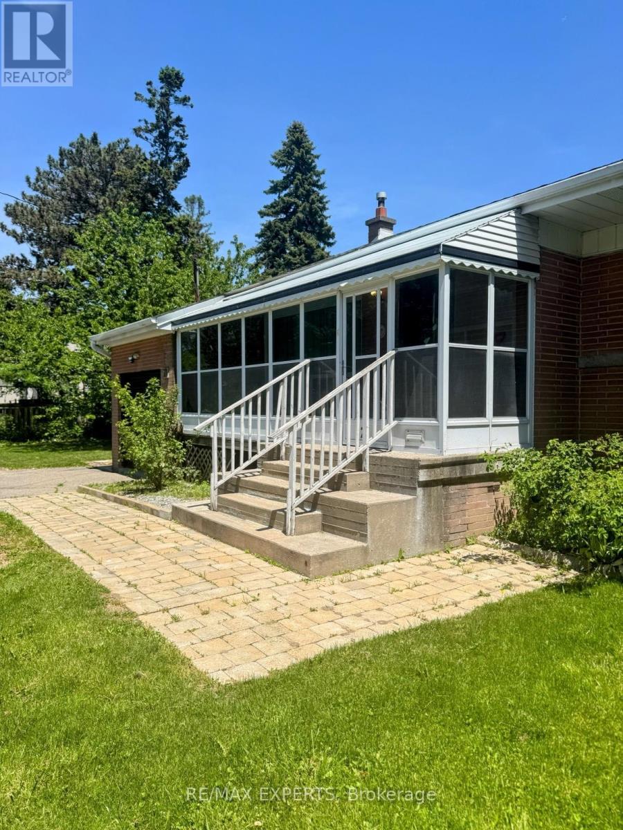 71 Lloyd Manor Road, Toronto, Ontario  M9B 5J2 - Photo 6 - W13453178