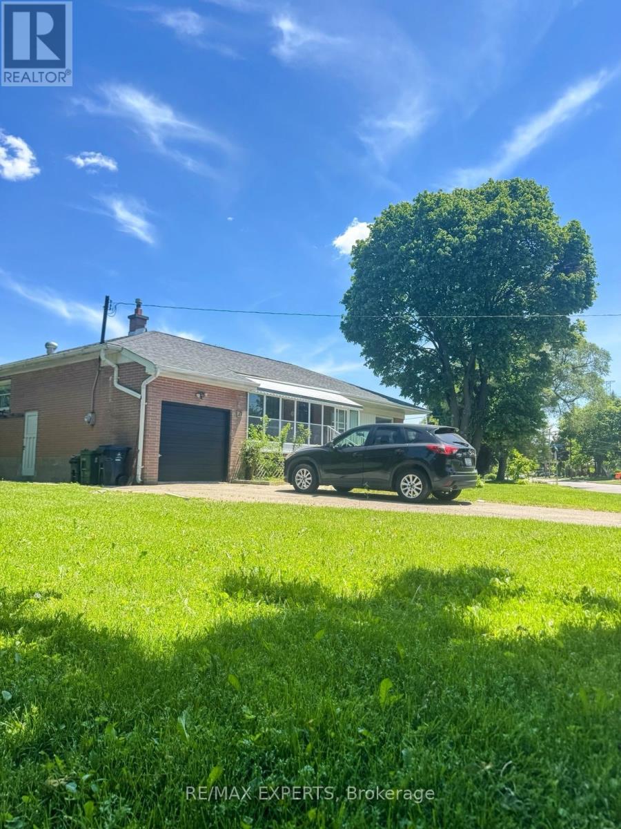 71 Lloyd Manor Road, Toronto, Ontario  M9B 5J2 - Photo 8 - W13453178