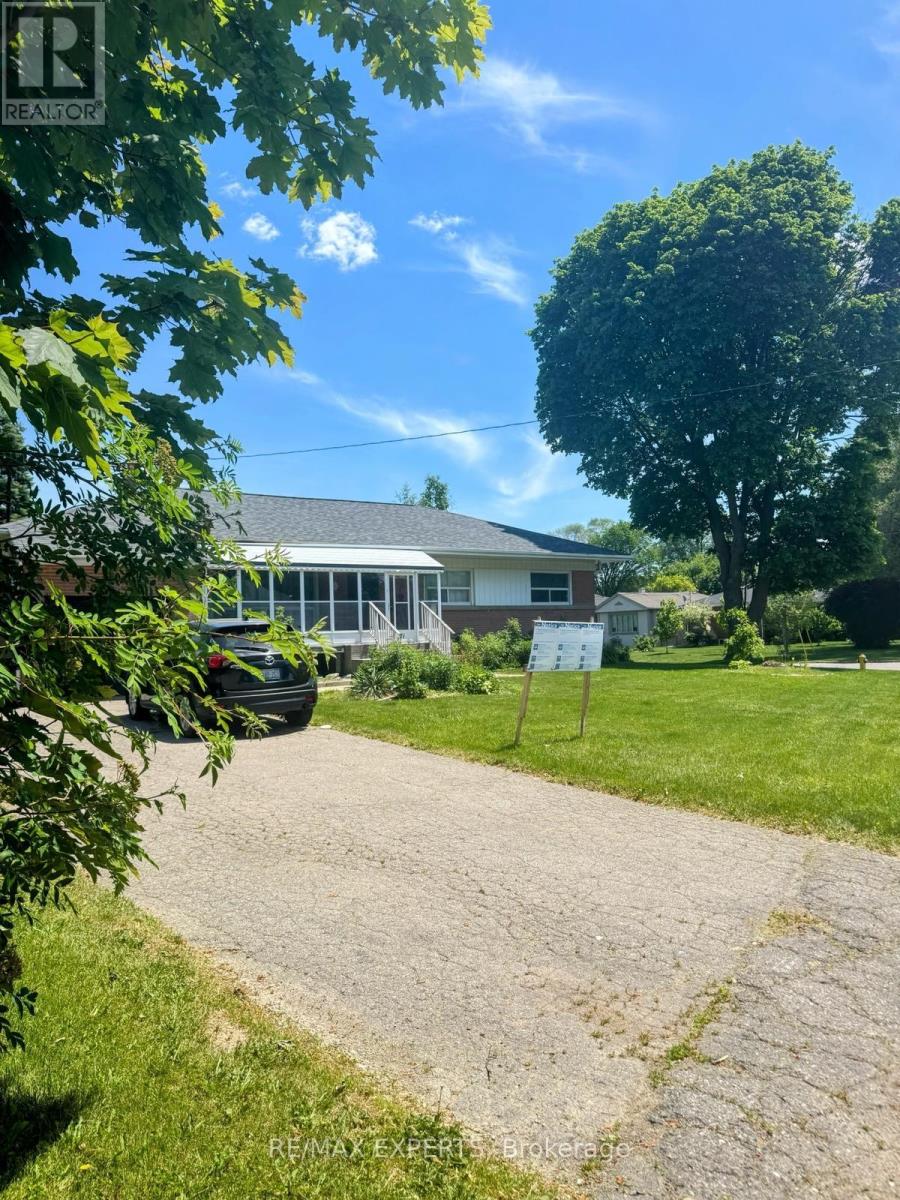 71 Lloyd Manor Road, Toronto, Ontario  M9B 5J2 - Photo 9 - W13453178