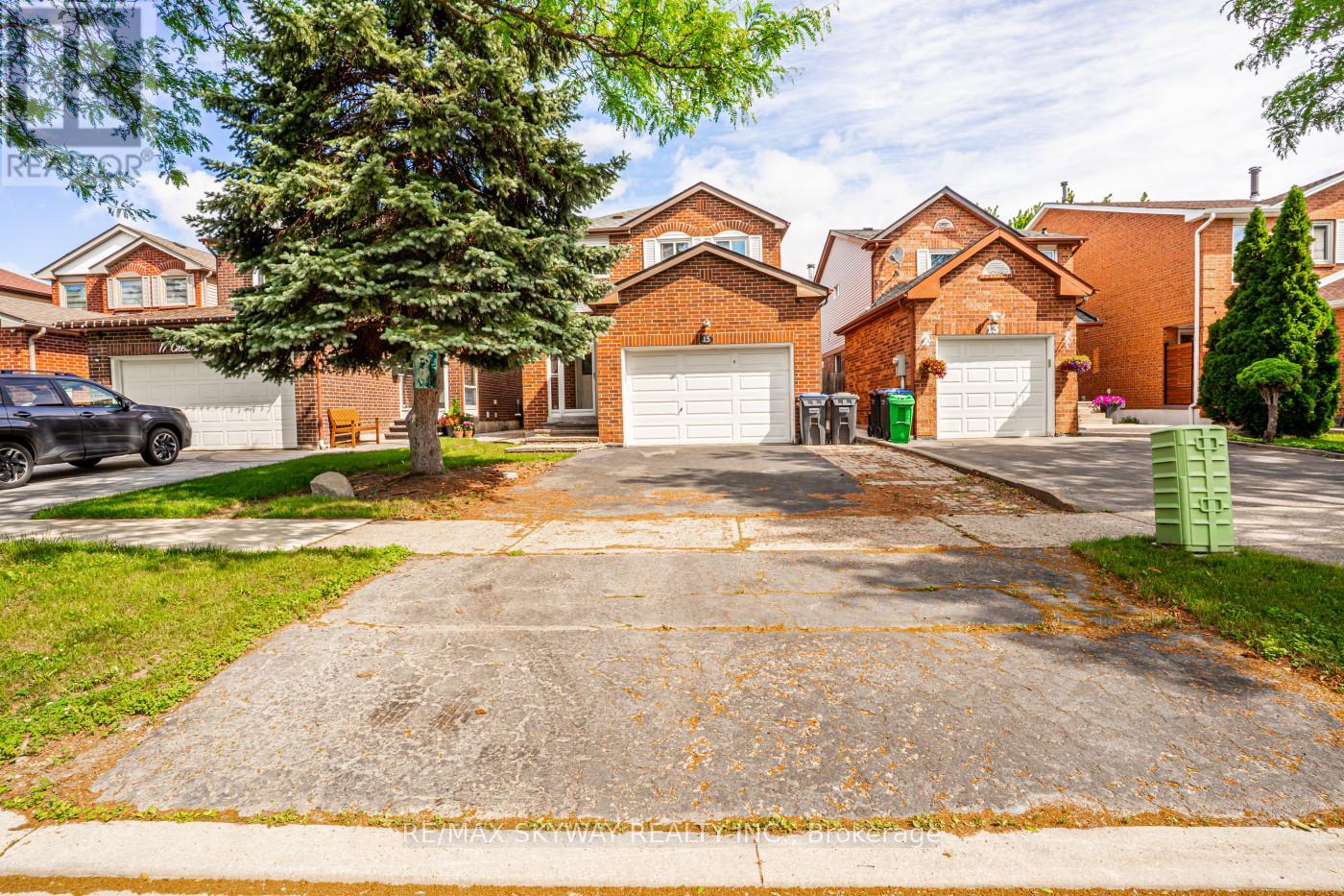 15 CRESSWELL DRIVE, Brampton, Ontario
