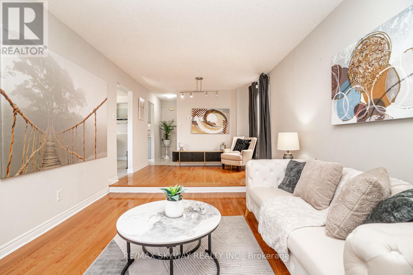 15 Cresswell Drive, Brampton, Ontario  L6Y 2T5 - Photo 5 - W13453230