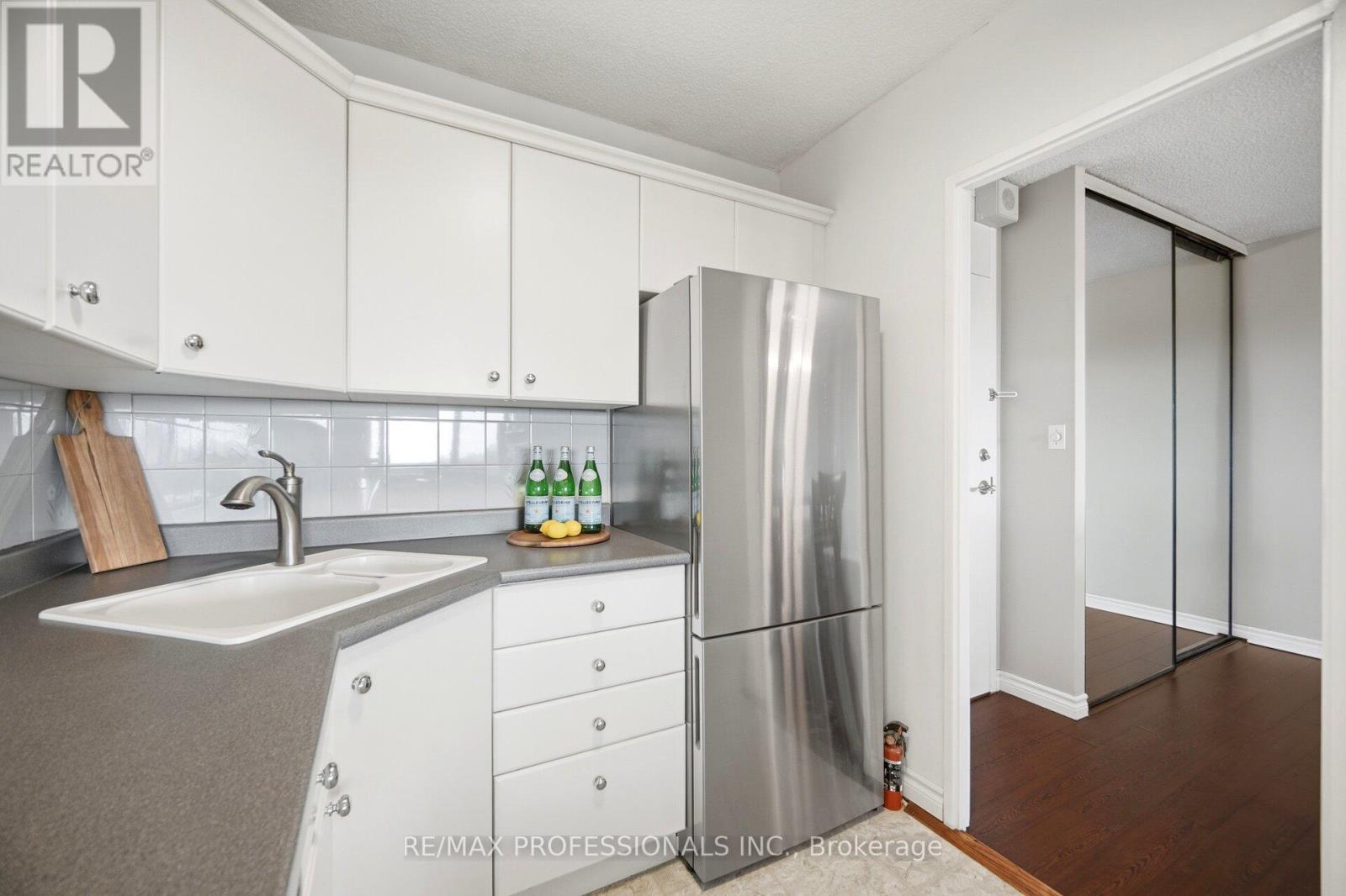 1907 - 250 Scarlett Road, Toronto, Ontario  M6N 4X5 - Photo 18 - W13453316