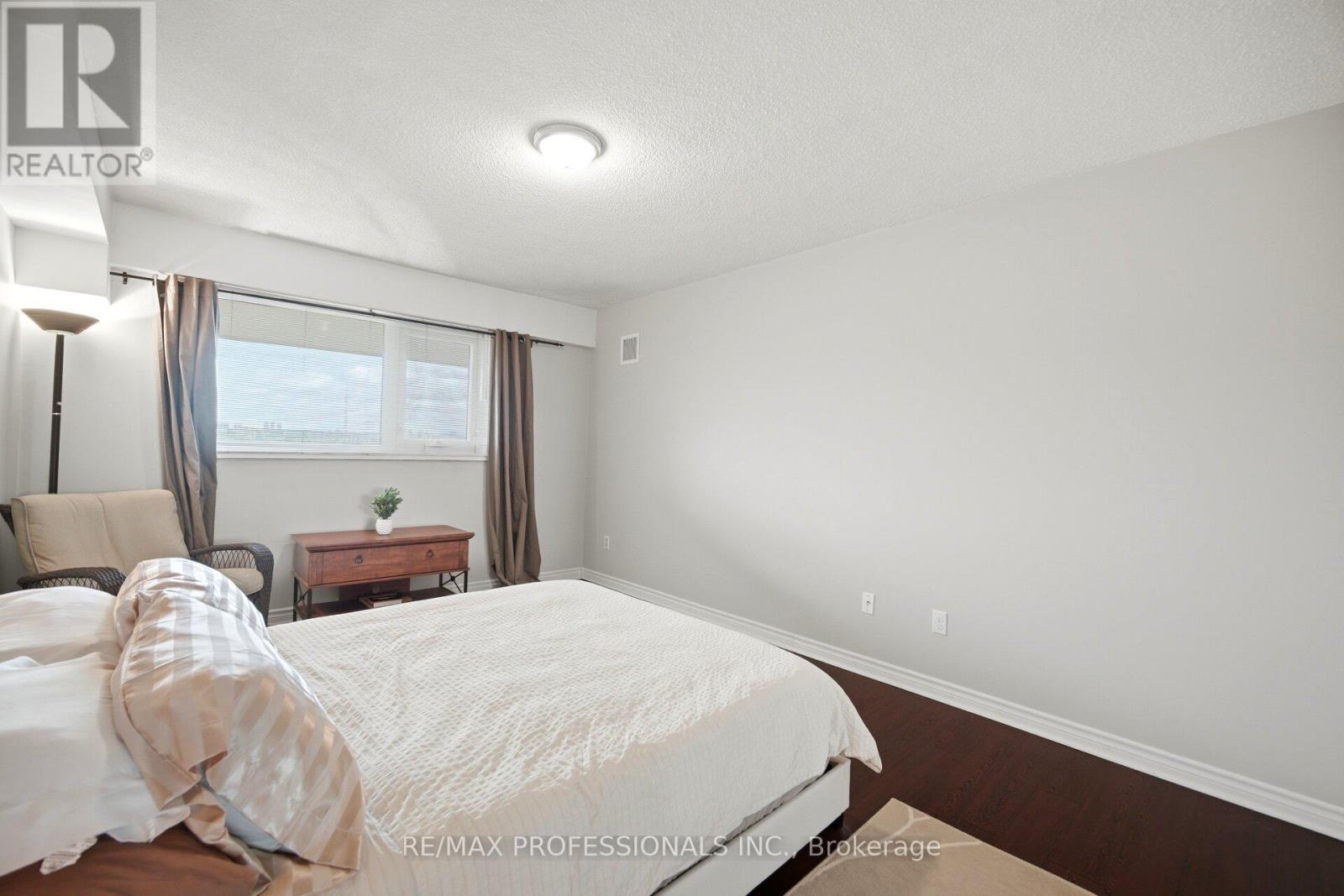 1907 - 250 Scarlett Road, Toronto, Ontario  M6N 4X5 - Photo 25 - W13453316
