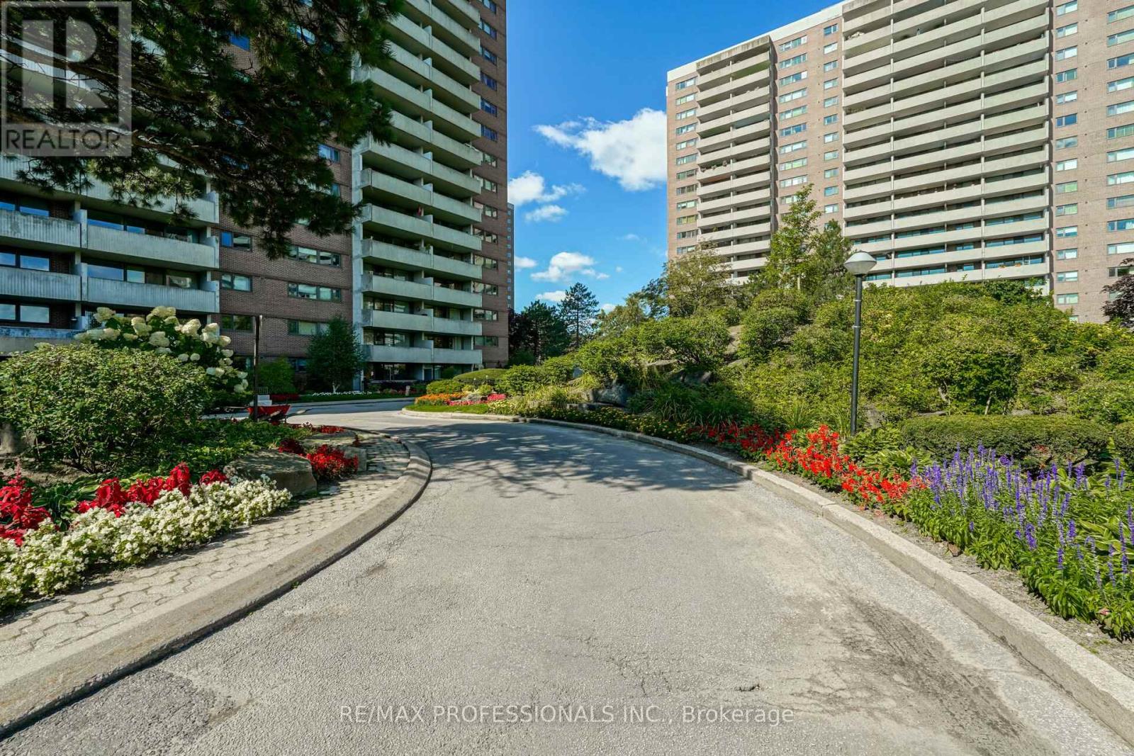 1907 - 250 Scarlett Road, Toronto, Ontario  M6N 4X5 - Photo 3 - W13453316