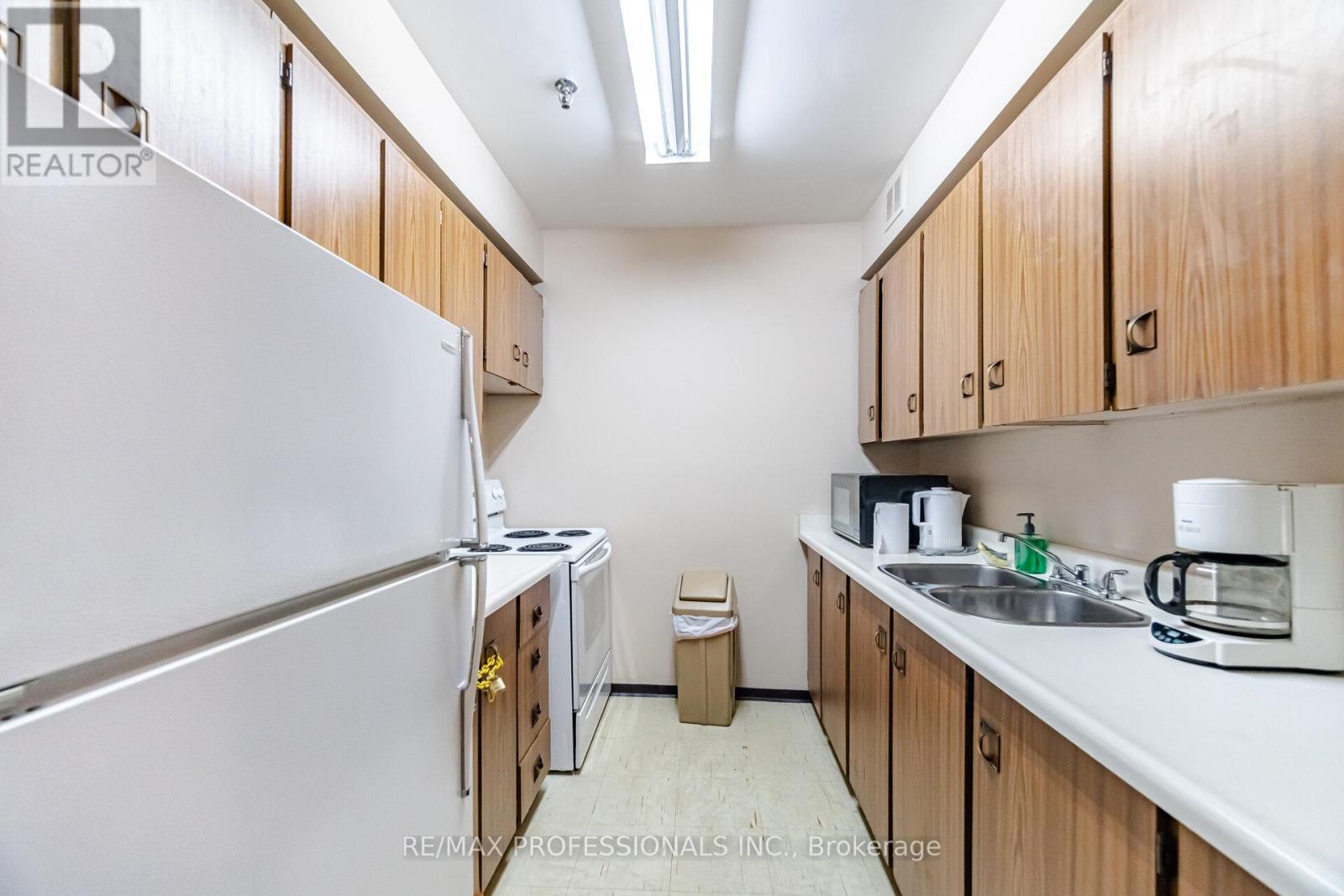 1907 - 250 Scarlett Road, Toronto, Ontario  M6N 4X5 - Photo 39 - W13453316