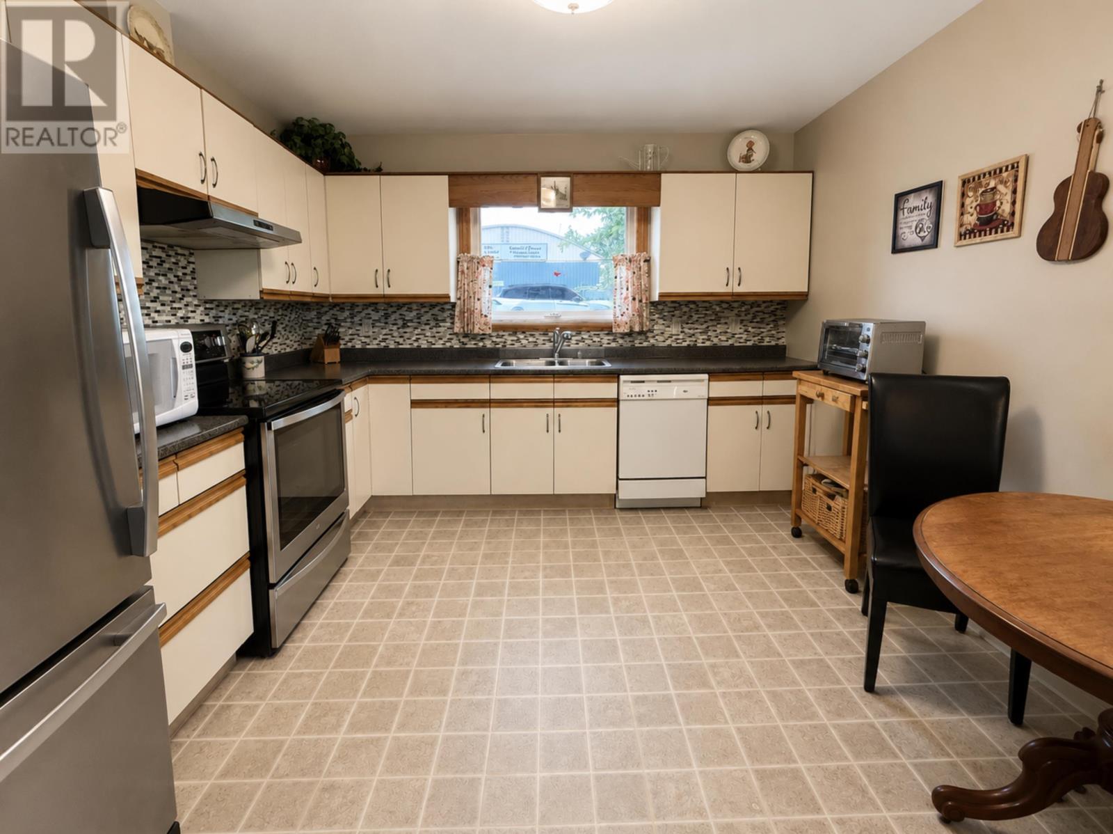 913 Park Street, Kenora, Ontario  P9N 1B8 - Photo 2 - TB2601541