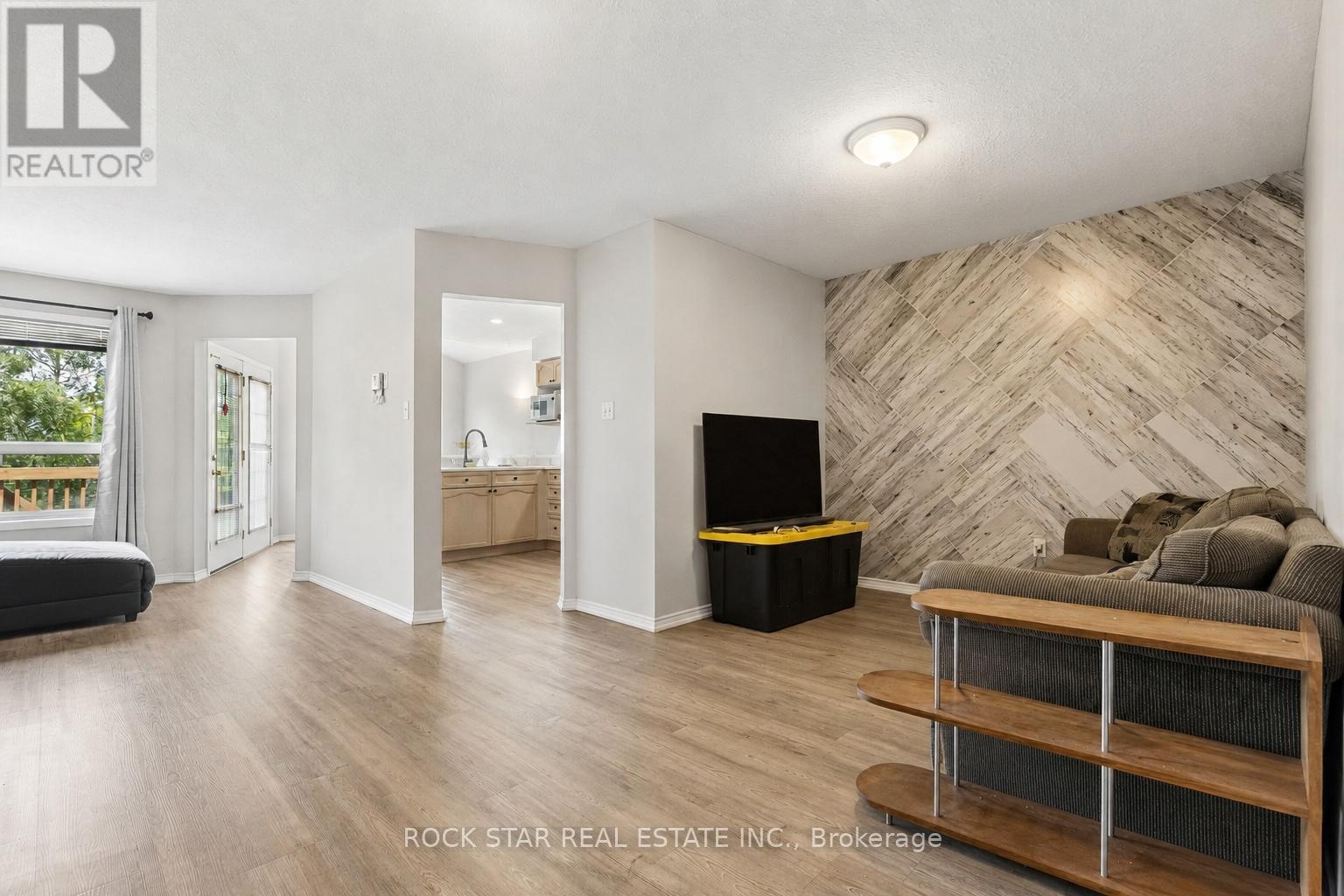 72 Chesterton Lane, Guelph, Ontario  N1E 7A6 - Photo 4 - X13453194