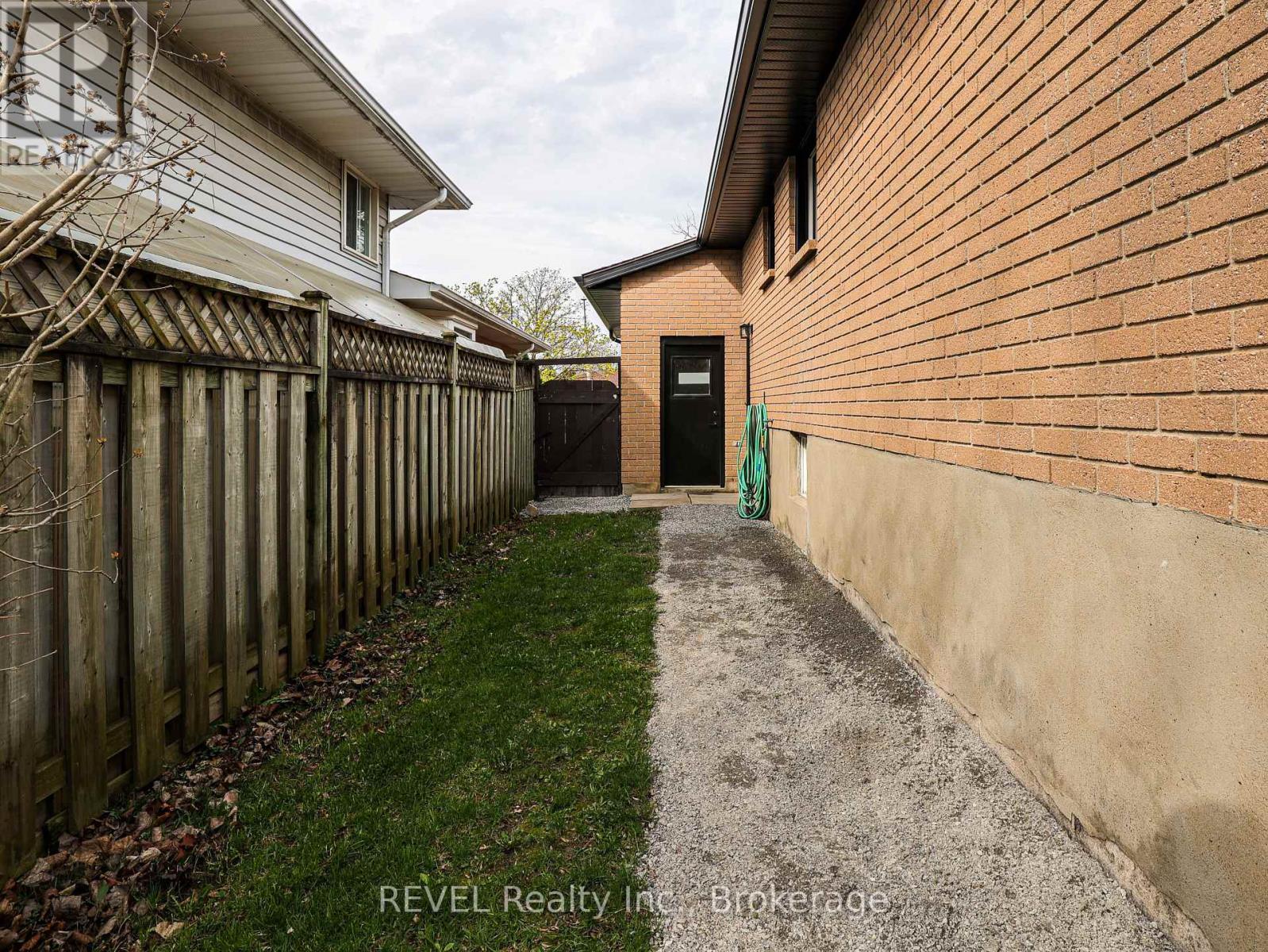 12 Andrea Drive, St. Catharines, Ontario  L2S 3N7 - Photo 5 - X13453344