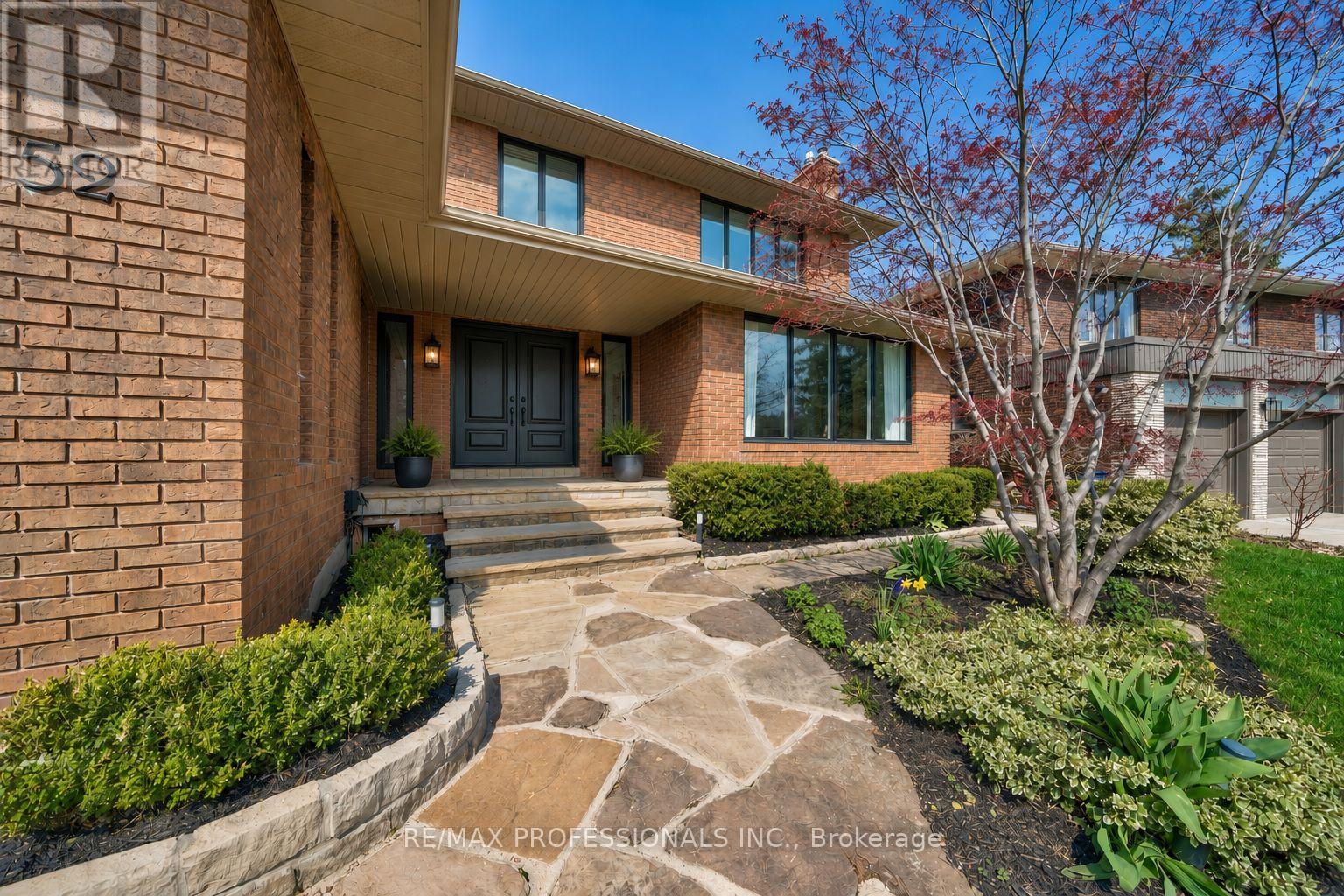 52 Courtsfield Crescent, Toronto, Ontario  M9A 4S9 - Photo 3 - W13451724