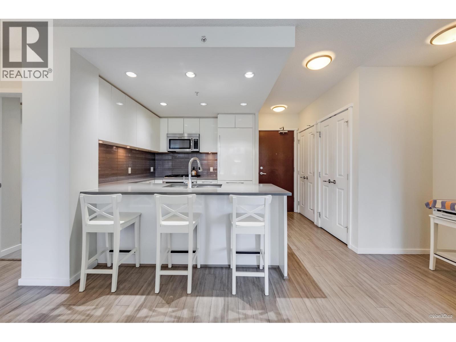 505 3102 Windsor Gate, Coquitlam, British Columbia  V3B 0J3 - Photo 9 - R3136664