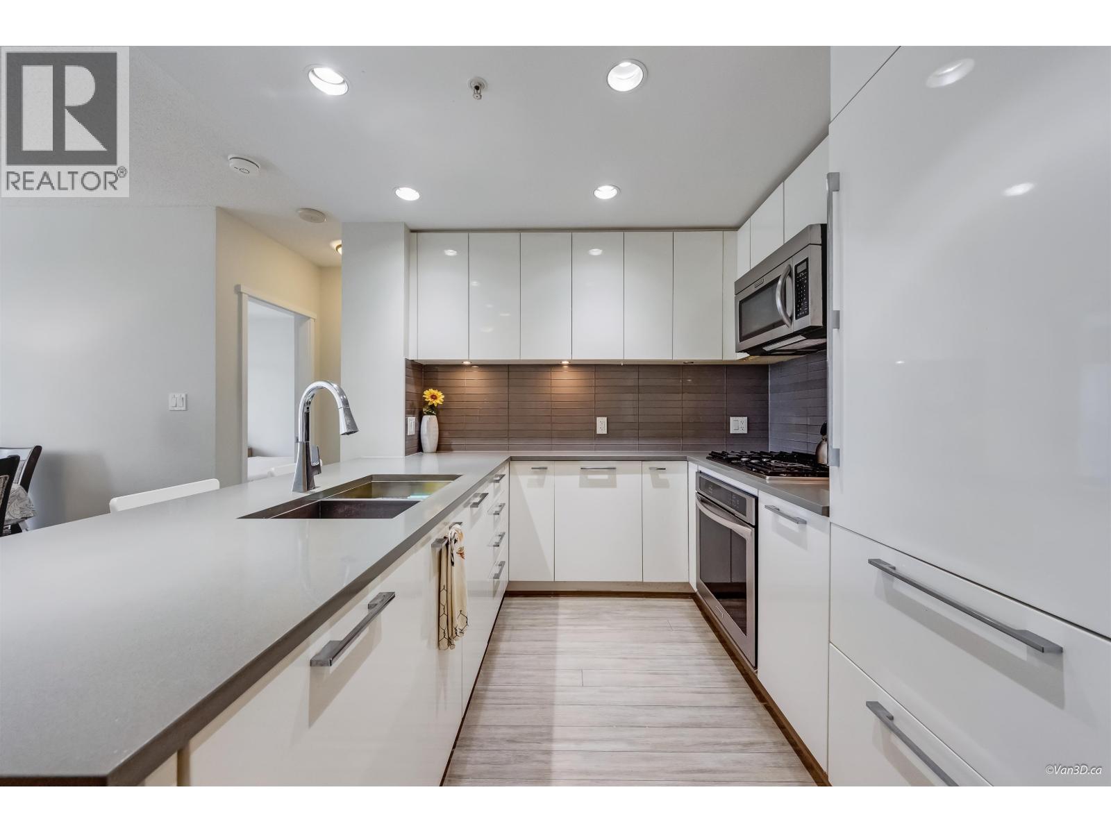 505 3102 Windsor Gate, Coquitlam, British Columbia  V3B 0J3 - Photo 6 - R3136664