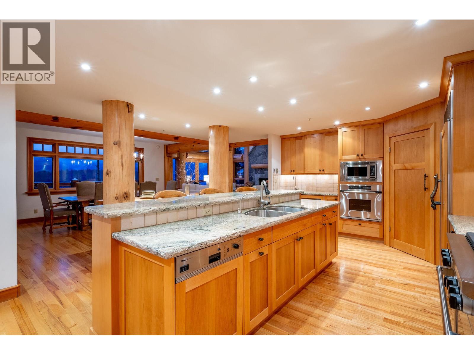 3826 Sunridge Drive, Whistler, British Columbia  V8E 0W1 - Photo 11 - R3136662