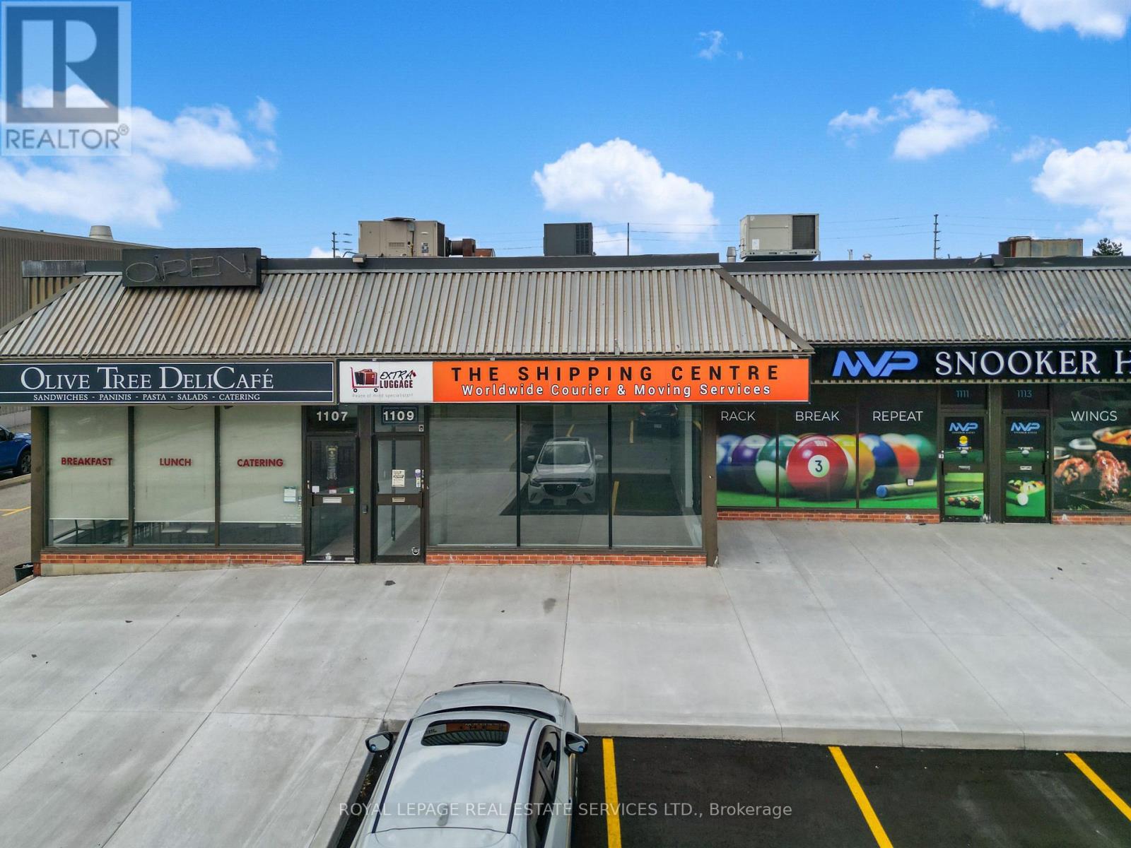 1109 Derry Road E, Mississauga, Ontario L5T 1P3 - Photo 2 - W12951108