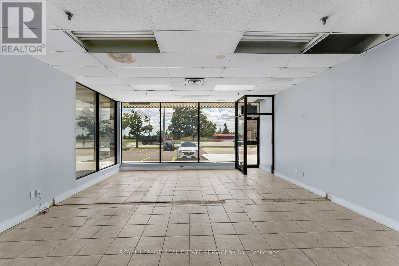 1109 Derry Road E, Mississauga, Ontario L5T 1P3 - Photo 11 - W12951108