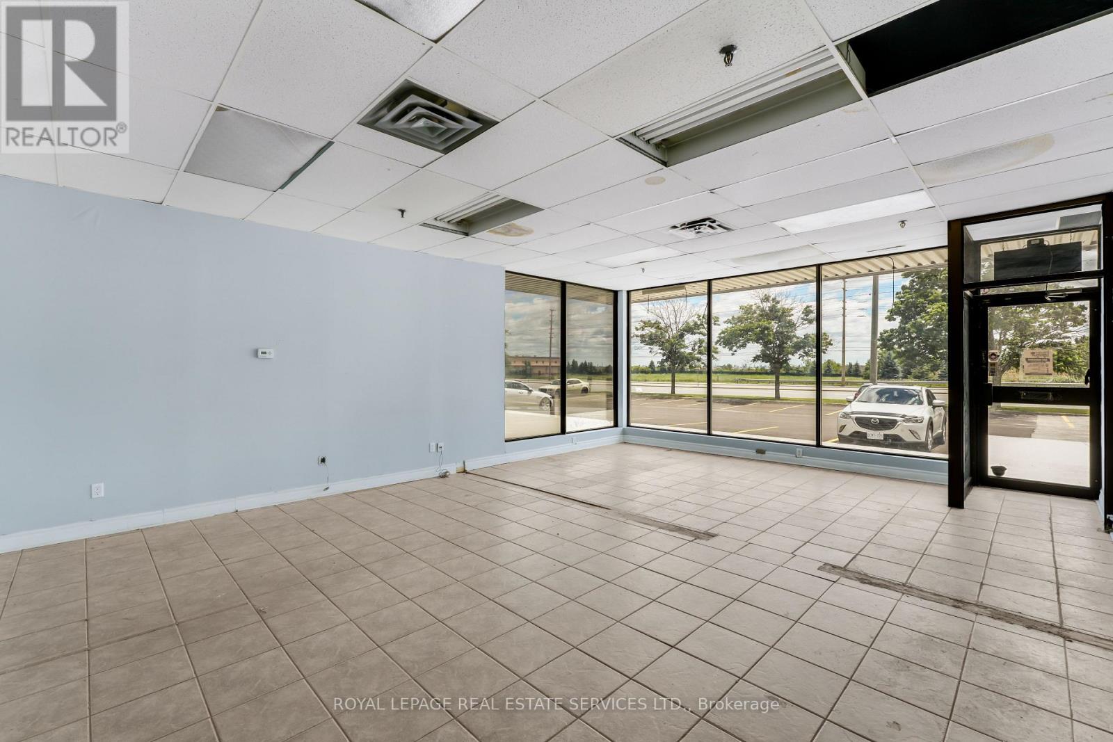 1109 Derry Road E, Mississauga, Ontario L5T 1P3 - Photo 4 - W12951108
