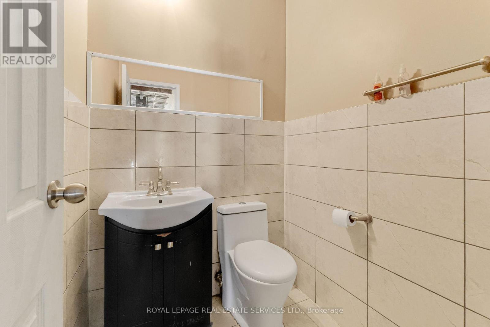 1109 Derry Road E, Mississauga, Ontario L5T 1P3 - Photo 7 - W12951108