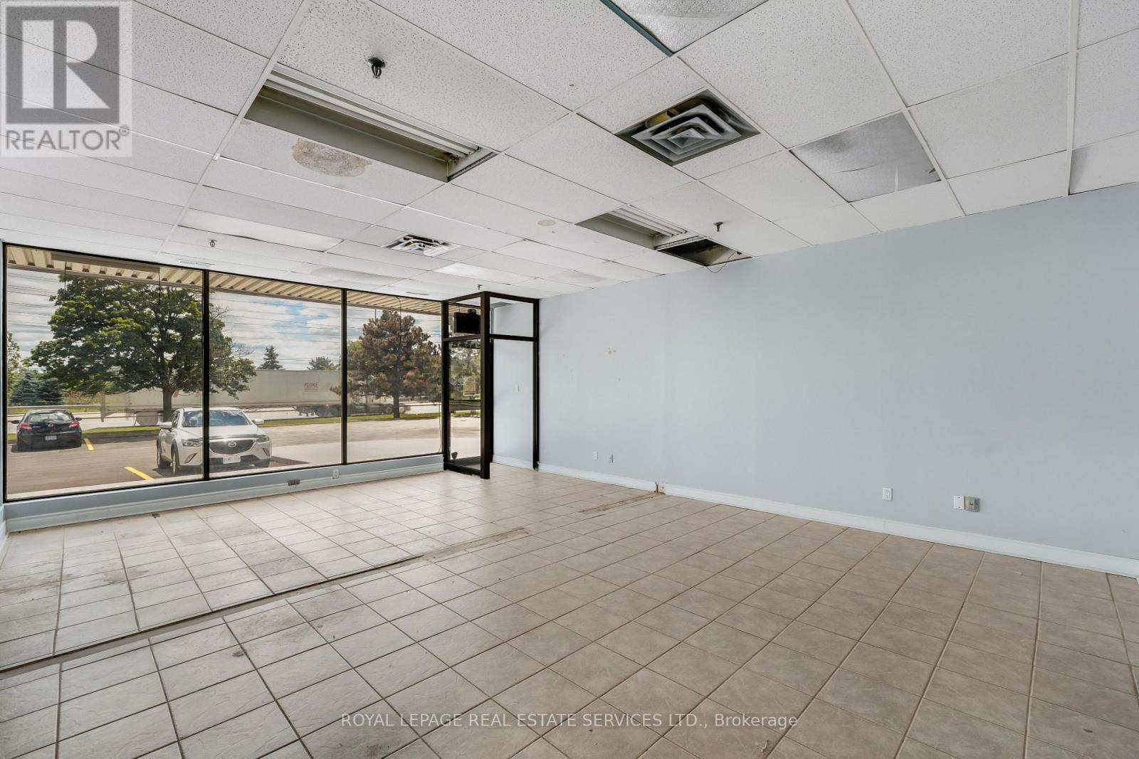1109 Derry Road E, Mississauga, Ontario L5T 1P3 - Photo 5 - W12951108