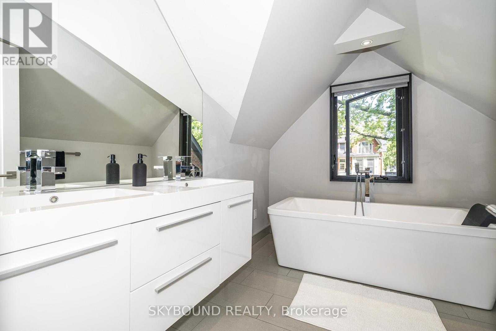 49 Victor Avenue, Toronto, Ontario  M4K 1A7 - Photo 39 - E13453346