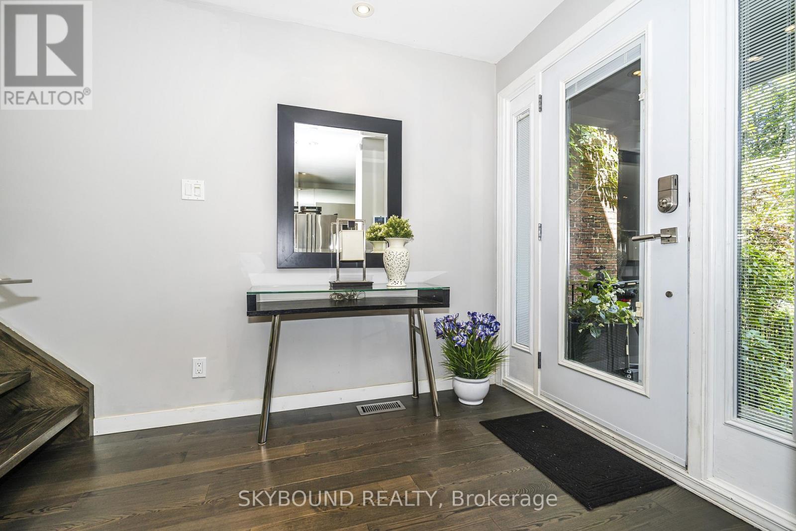 49 Victor Avenue, Toronto, Ontario  M4K 1A7 - Photo 4 - E13453346