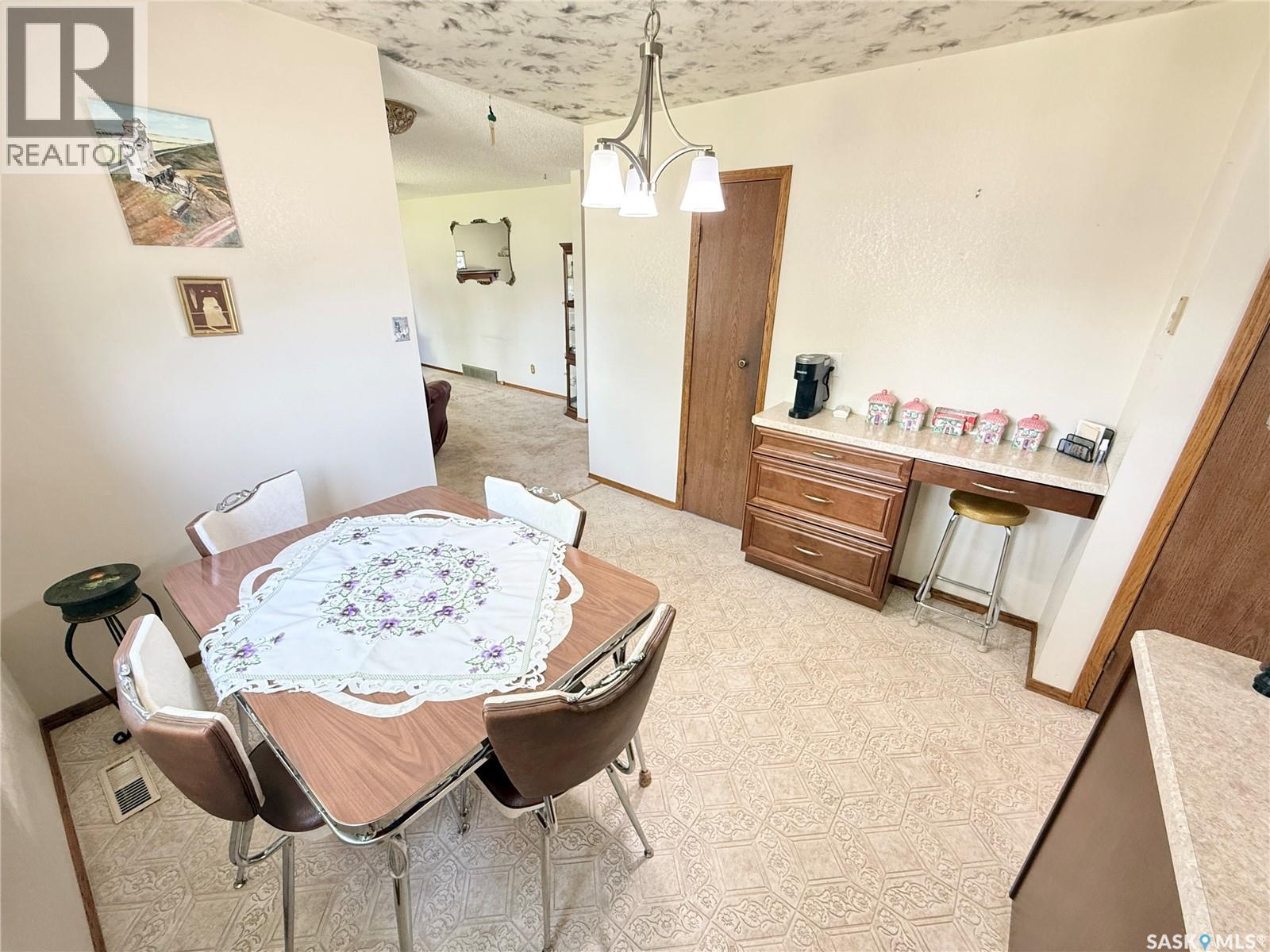 722 Washington Drive, Weyburn, Saskatchewan S4H 3C8 - Photo 11 - SK039660