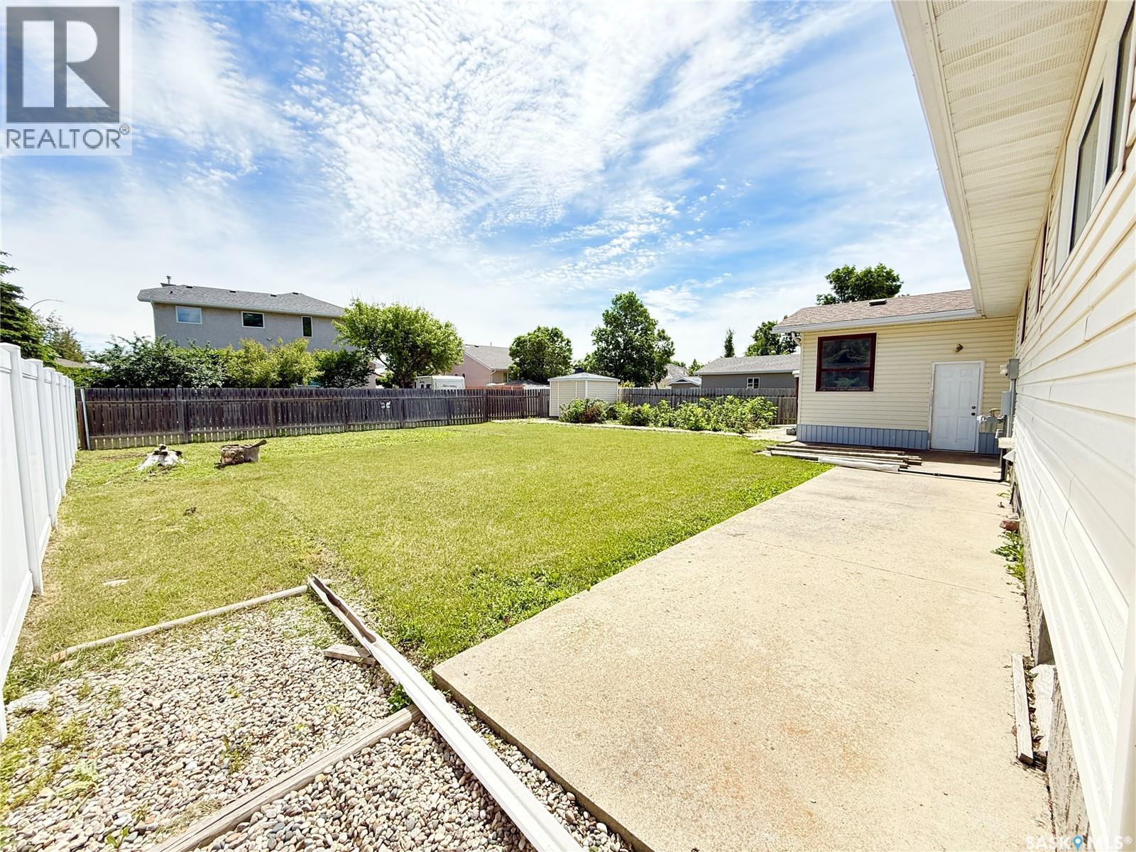 722 Washington Drive, Weyburn, Saskatchewan S4H 3C8 - Photo 3 - SK039660