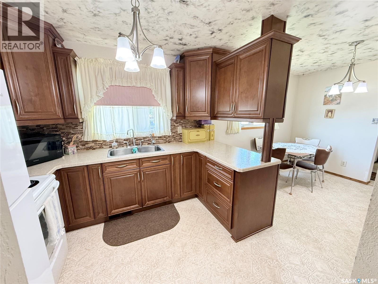 722 Washington Drive, Weyburn, Saskatchewan S4H 3C8 - Photo 8 - SK039660