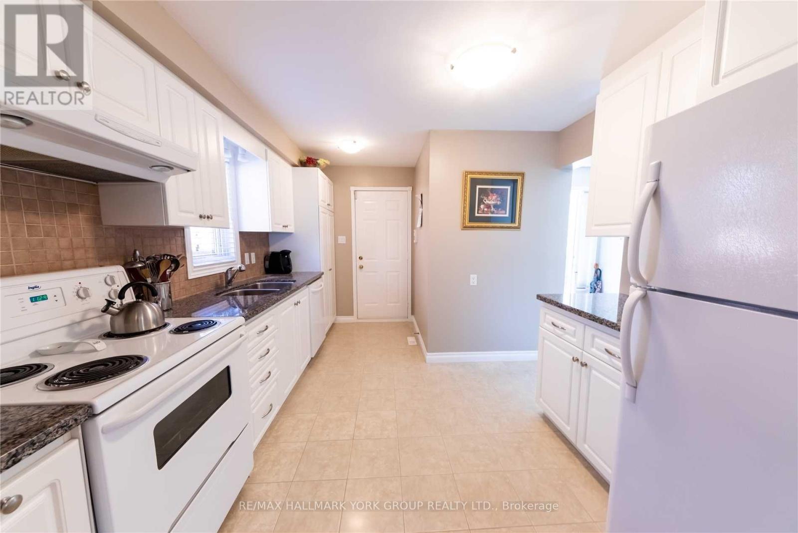 22 Cashel Court, Aurora, Ontario  L4G 6R8 - Photo 3 - N13445786