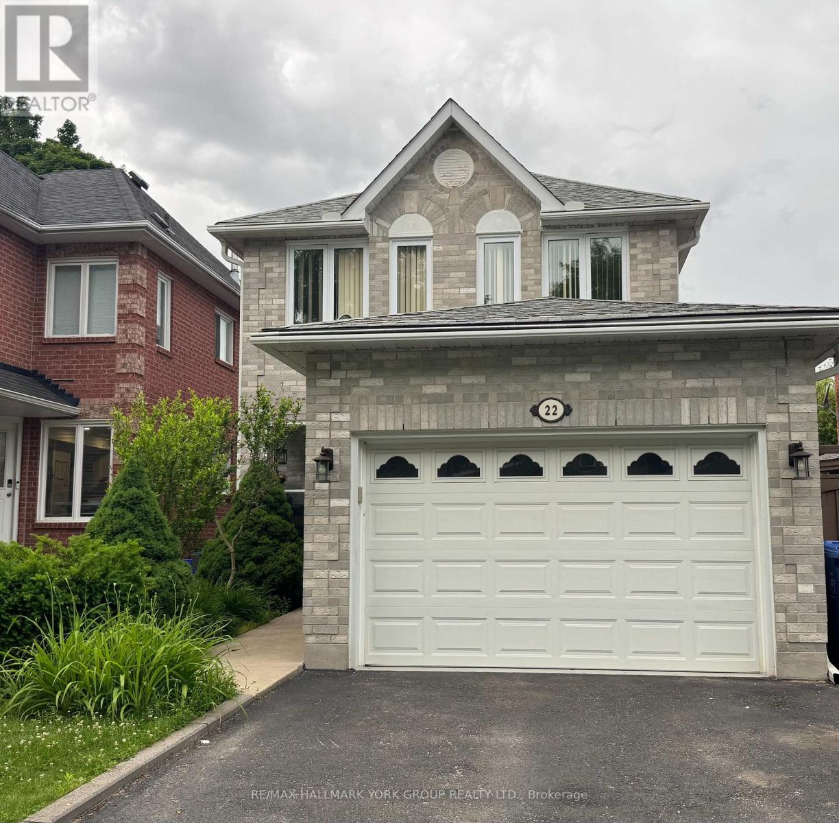22 CASHEL COURT, Aurora, Ontario