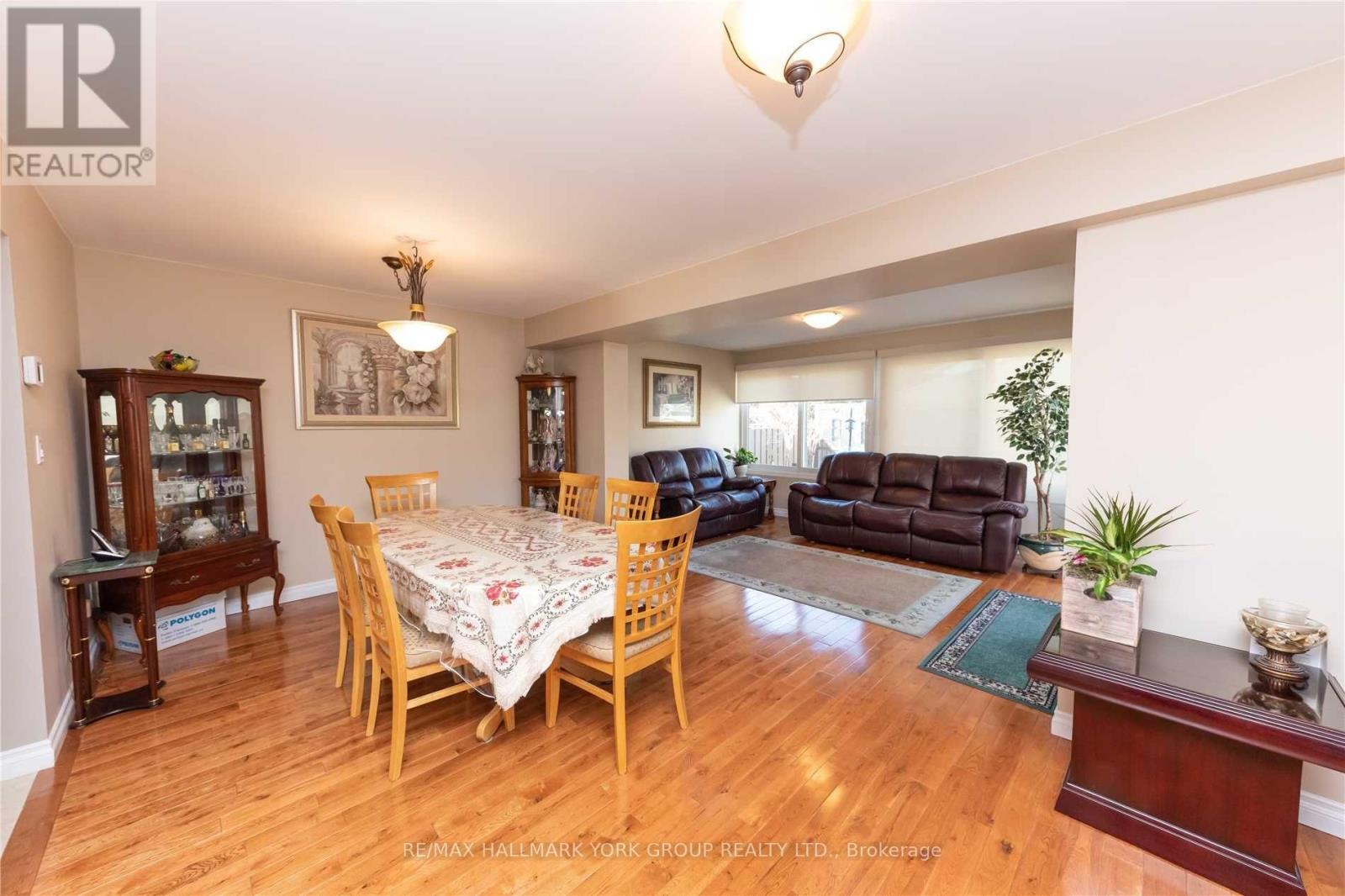 22 Cashel Court, Aurora, Ontario  L4G 6R8 - Photo 6 - N13445786