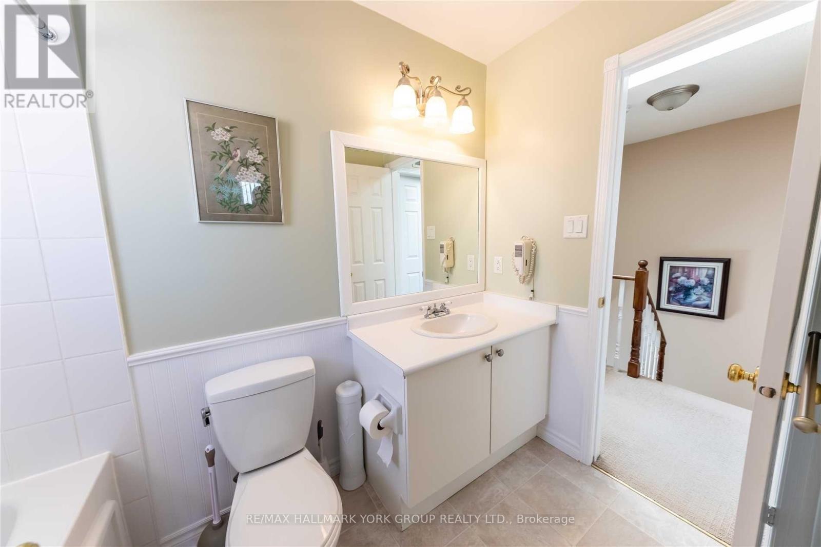 22 Cashel Court, Aurora, Ontario  L4G 6R8 - Photo 10 - N13445786