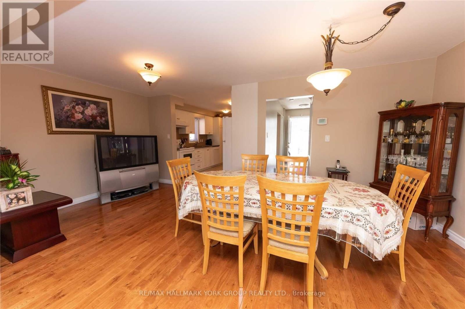 22 Cashel Court, Aurora, Ontario  L4G 6R8 - Photo 8 - N13445786