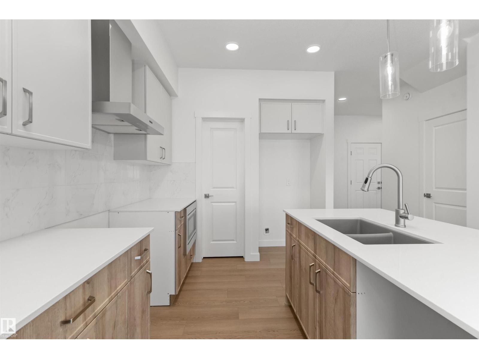 934 18 Av NW, Edmonton, Alberta  T6T 2X3 - Photo 10 - E4474744