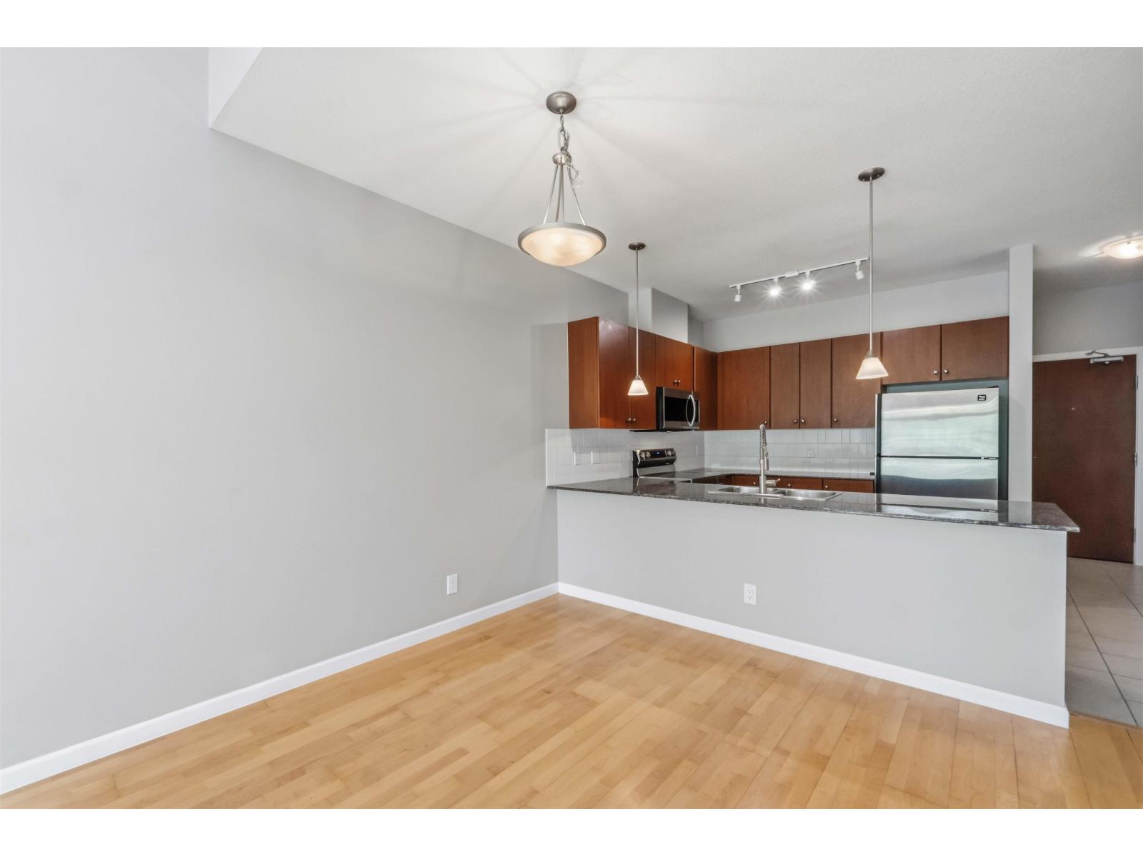 421 15385 101a Avenue, Surrey, British Columbia  V3R 0B4 - Photo 9 - R3136545